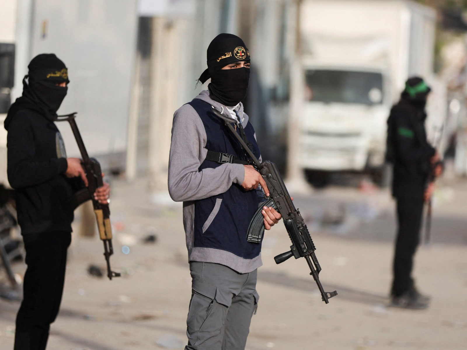Militants from Hamas and Palestinian Islamic Jihad (PIJ) stand on a street during Eid al-Fitr in Gaza City (Photo/Reuters) Militants from Hamas and Palestinian Islamic Jihad (PIJ) stand on a street during Eid al-Fitr in Gaza City (Photo/Reuters)
