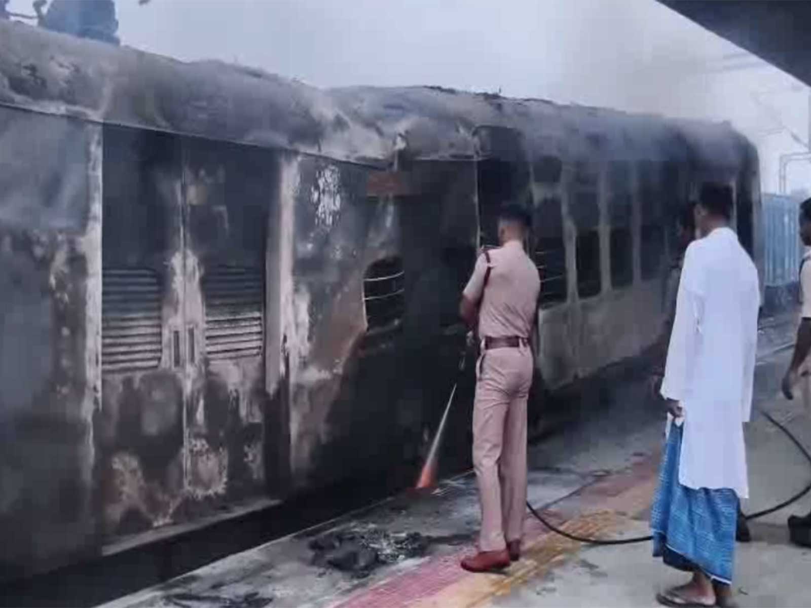 Fire in passenger train at Simri Bakhtiyarpur railway station (Photo/ANI)