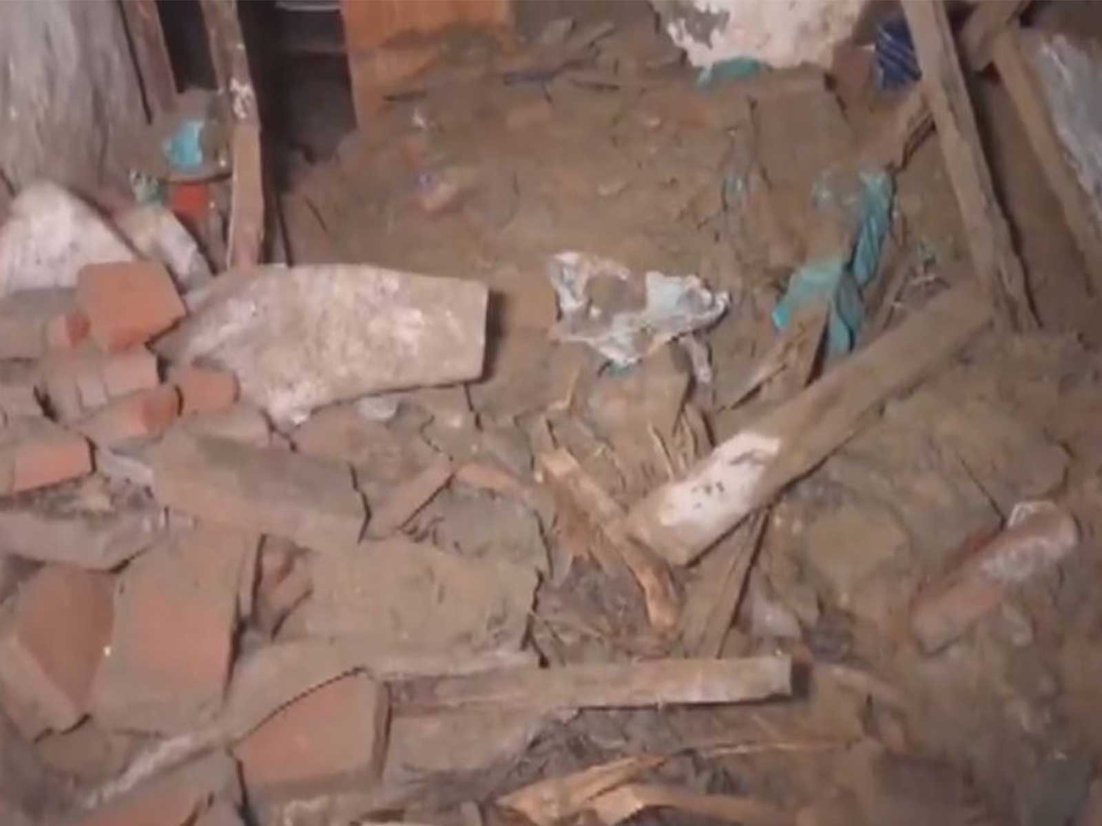 Roof collapse in Delhi's Usmanpur area (Photo/ANI) Roof collapse in Delhi's Usmanpur area (Photo/ANI)