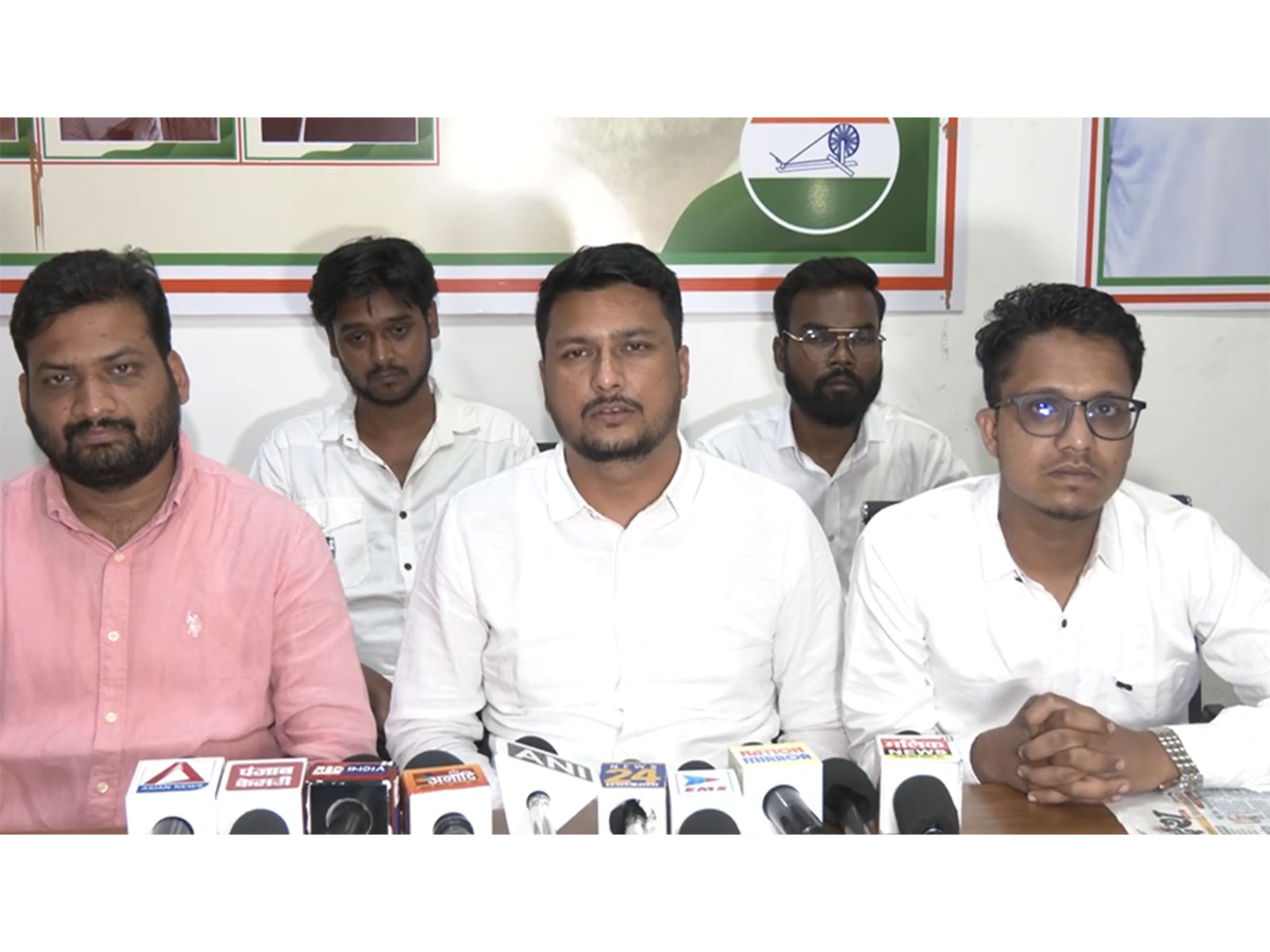 NSUI state president Ashutosh Chouksey (in center) and NSUI state secretary and petitioner, Adnan Ansari (R) (Photo/ANI) NSUI state president Ashutosh Chouksey (in center) and NSUI state secretary and petitioner, Adnan Ansari (R) (Photo/ANI)