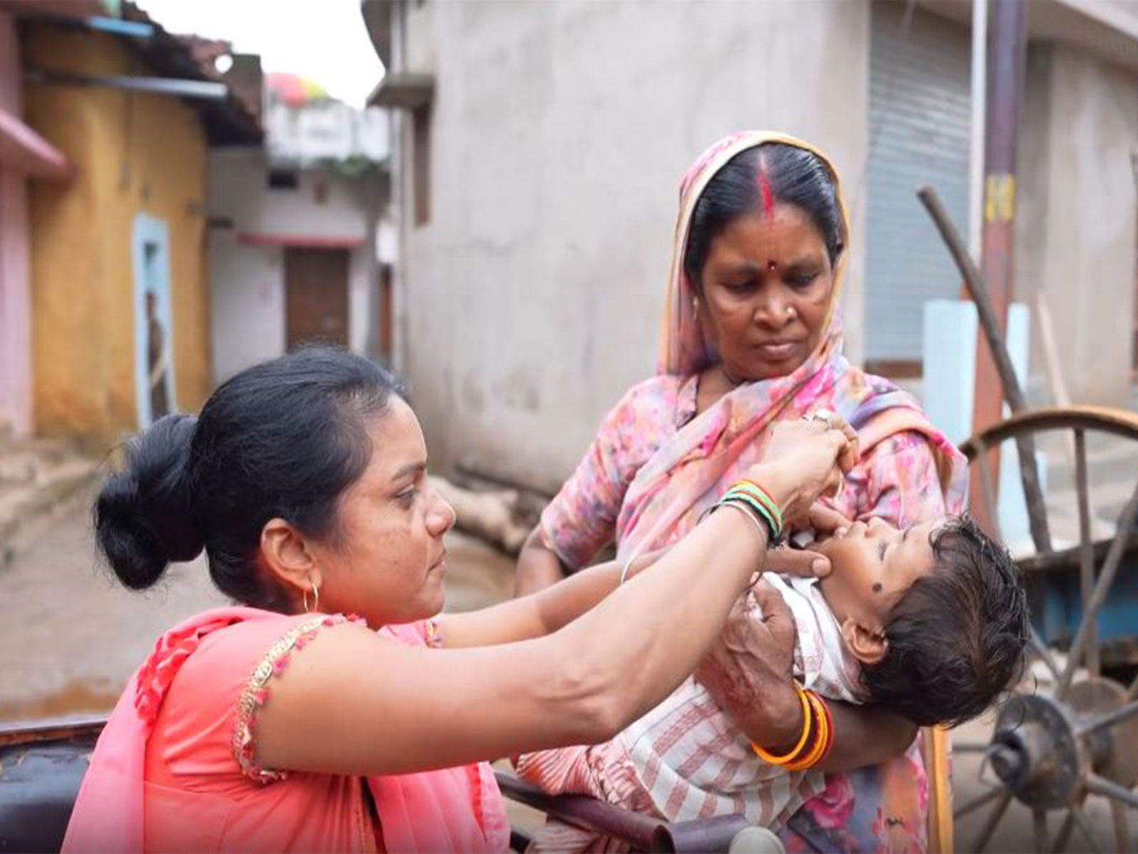 Rupa Sahu administers Polio Vaccine drops to a child (PhotoANI)