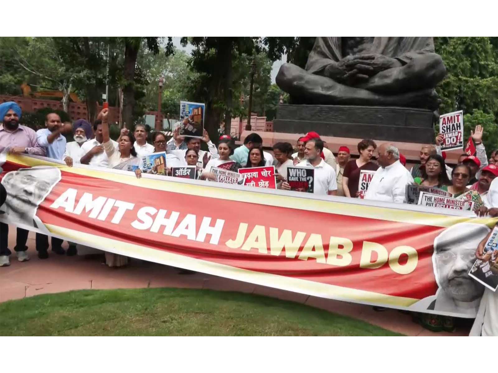 Visual from the protest in Parliament (Photo/ANI) Visual from the protest in Parliament (Photo/ANI)