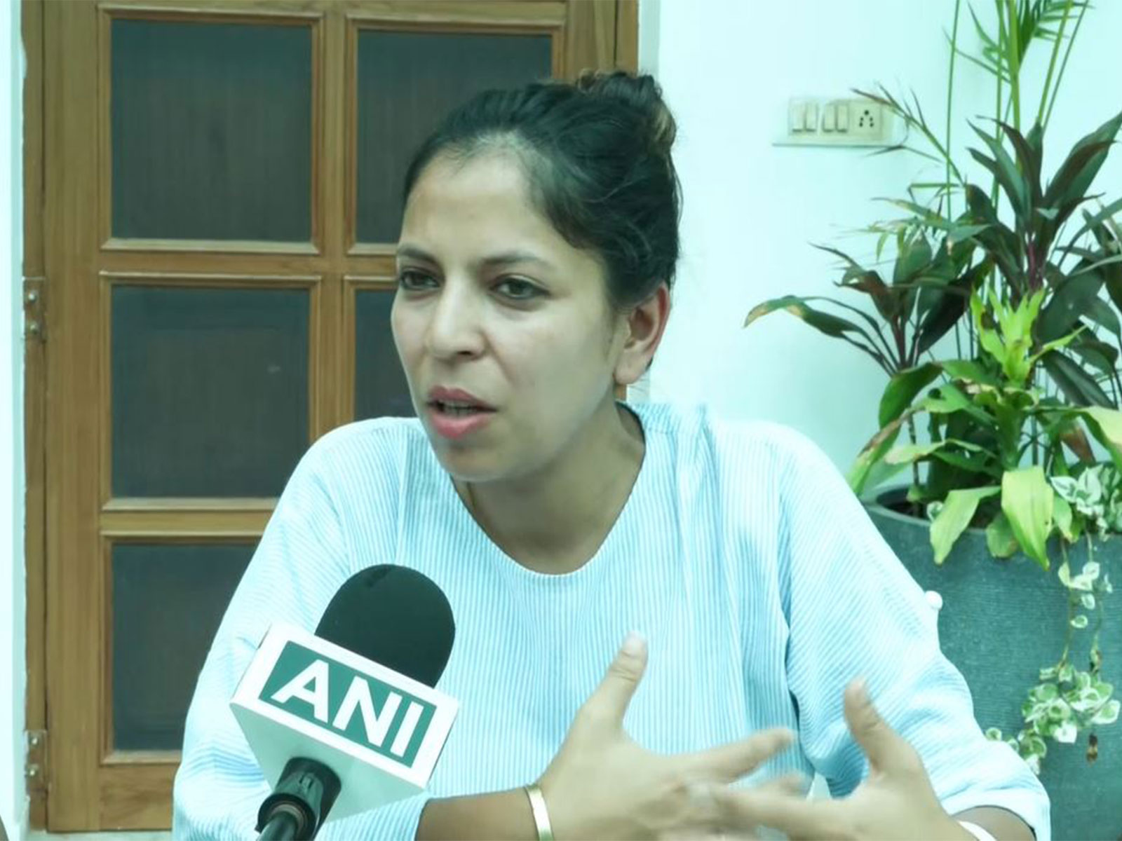 Palak Raniwala, daughter of injured passenger (Photo/ANI) Palak Raniwala, daughter of injured passenger (Photo/ANI)