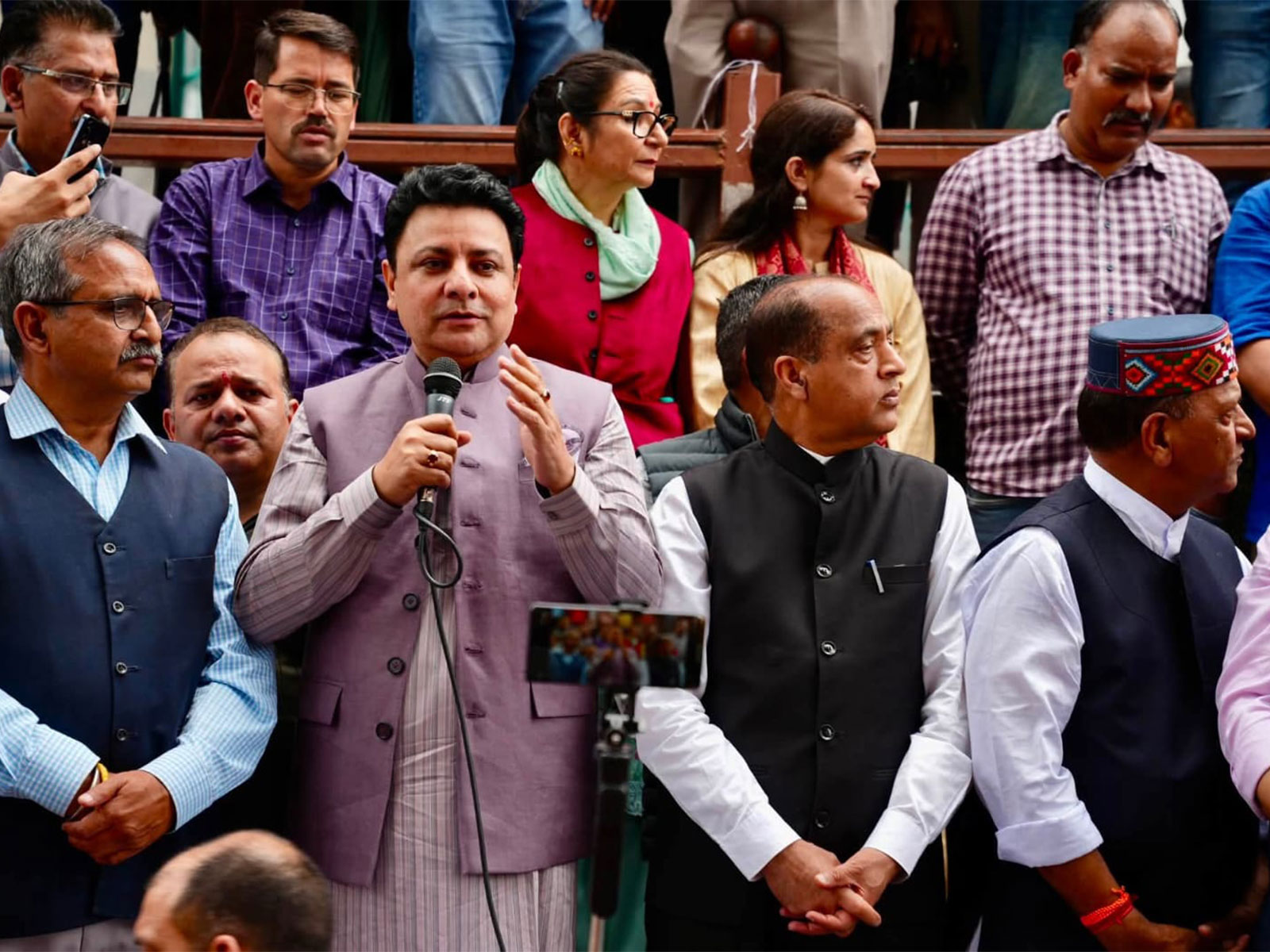  BJP's Sudhir Sharma hits back at Himachal govt during protest (Photo:ANI)