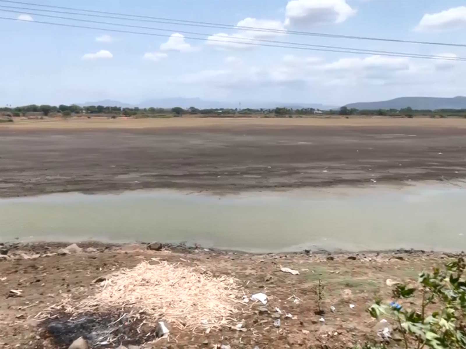 The dried-up Vellaripatti irrigation tank in Madurai, Tamil Nadu, amid severe water shortage. (Photo: ANI) The dried-up Vellaripatti irrigation tank in Madurai, Tamil Nadu, amid severe water shortage. (Photo: ANI)