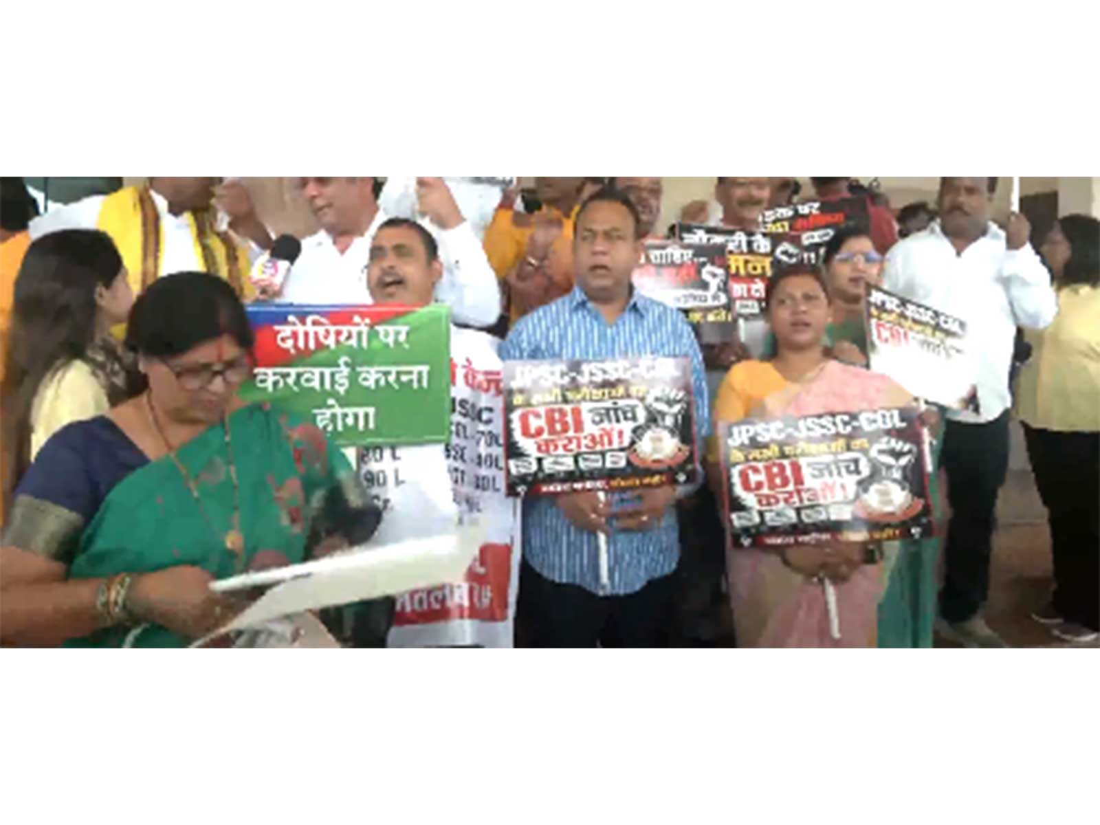 BJP MLAs protest outside Jharkhand assembly over JPSC exam issue (Photo/ANI) BJP MLAs protest outside Jharkhand assembly over JPSC exam issue (Photo/ANI)