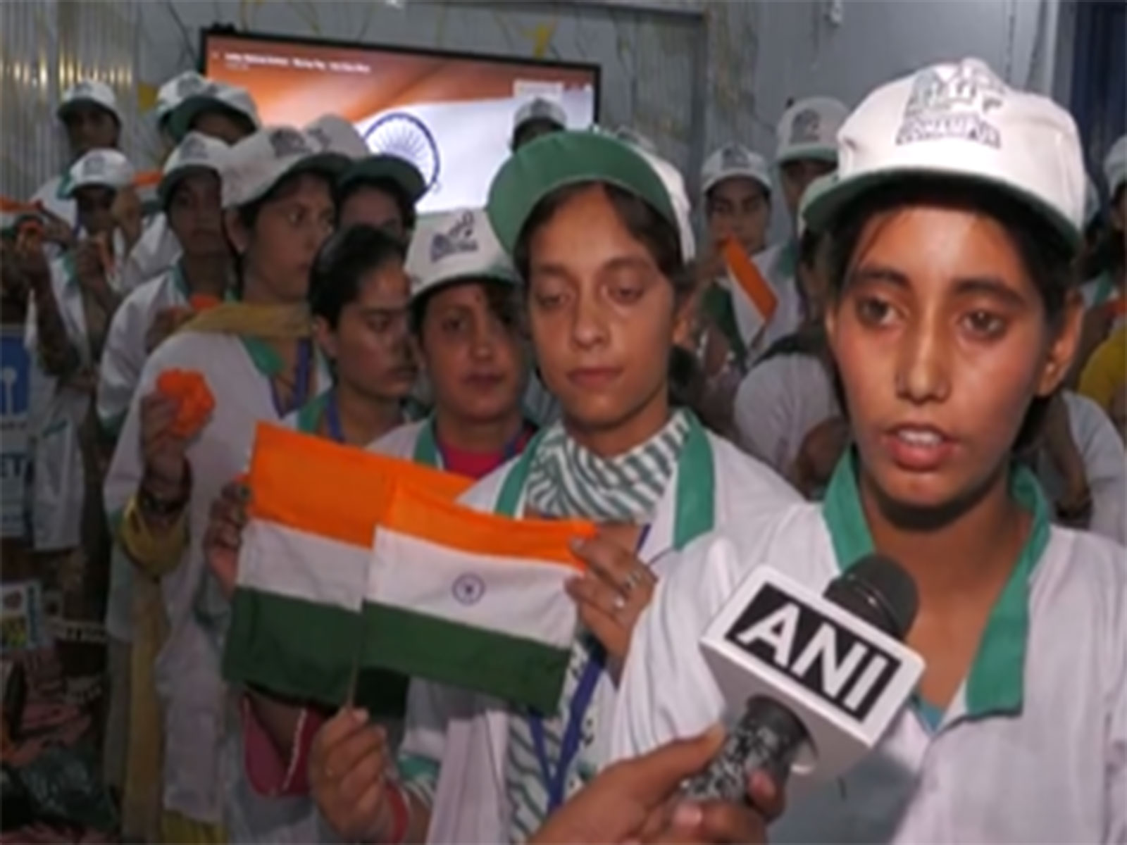 Women trainees stitch National Flags under the 'Har Ghar Tiranga' campaign in Udhampur. (Photo: ANI) Women trainees stitch National Flags under the 'Har Ghar Tiranga' campaign in Udhampur. (Photo: ANI)