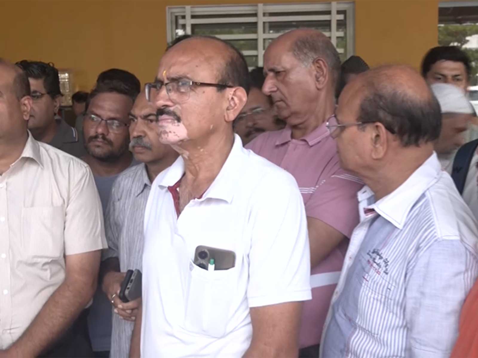 Group of traders reached BJP office to meet Minister Kailash Vijayvargiya (Photo/ANI) Group of traders reached BJP office to meet Minister Kailash Vijayvargiya (Photo/ANI)