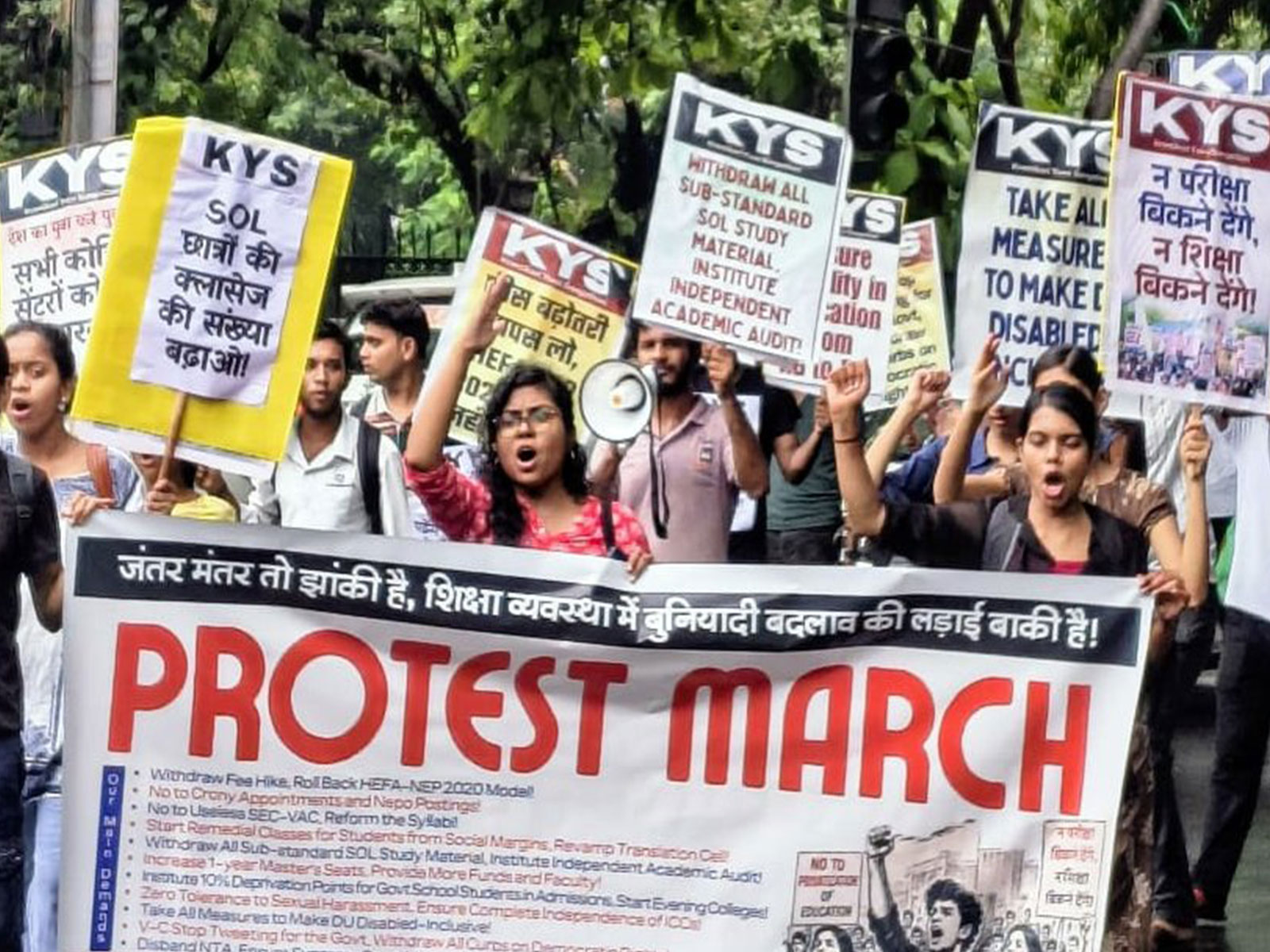 Krantikari Yuva Sangathan (KYS) activists organised massive protest March (Photo/DU)