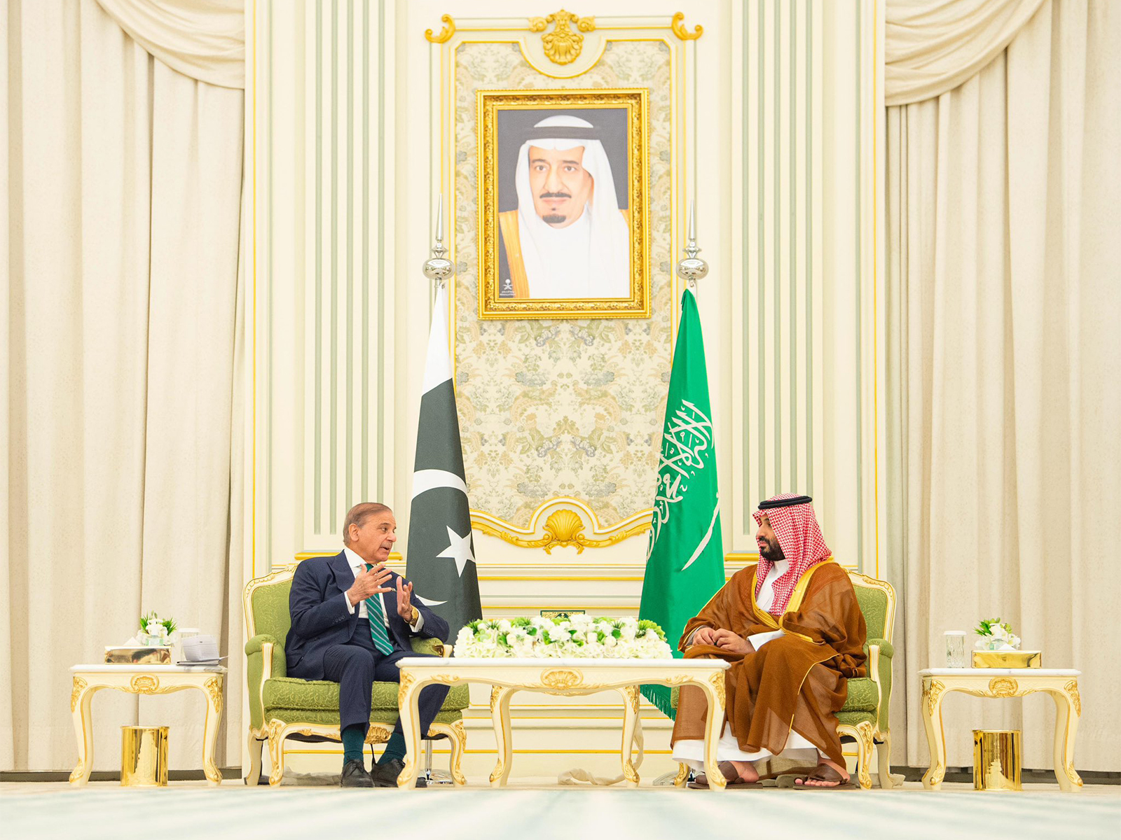 Pakistan Prime Minister Shehbaz Sharif with Crown Prince and Prime Minister of Saudi Arabia Mohammed bin Salman bin Abdulaziz Al Saud (File Photo/X@KSAmofaEN)