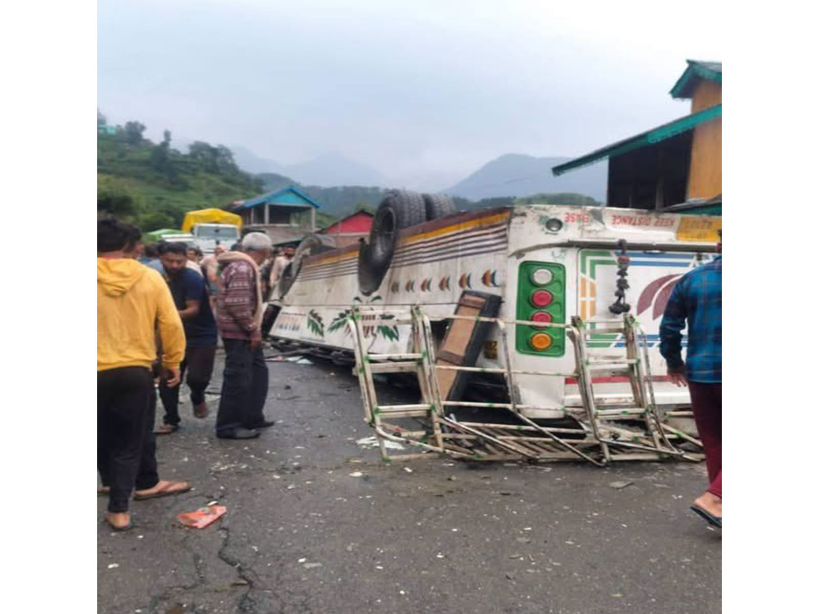 Visual from the accident site (Photo: @SukhuSukhvinder/X) Visual from the accident site (Photo: @SukhuSukhvinder/X)