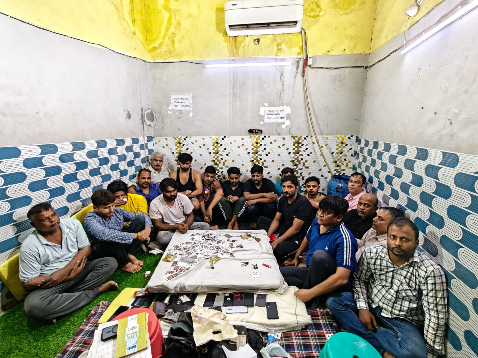 Delhi Police bust illegal gambling den in Mukundpur area (Photo/Delhi Police) Delhi Police bust illegal gambling den in Mukundpur area (Photo/Delhi Police)