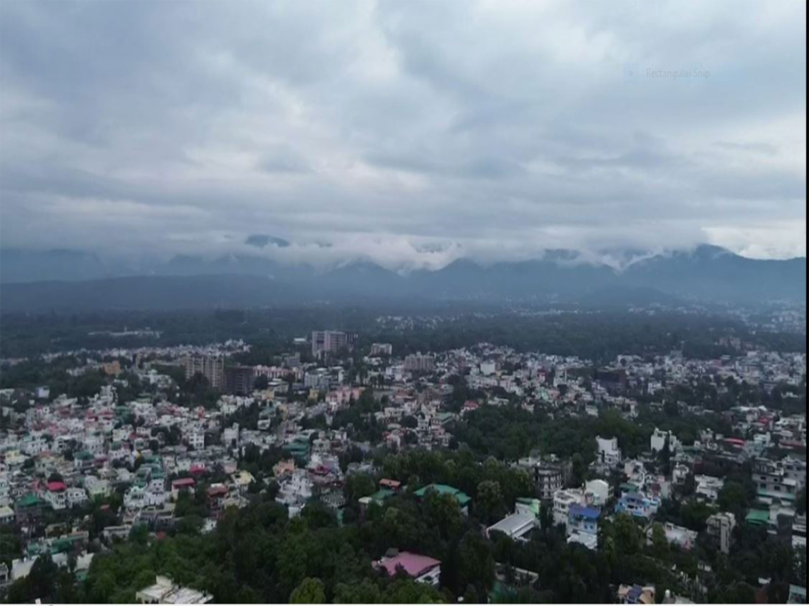 Dark clouds hovers over Dehradun (PhotoANI)