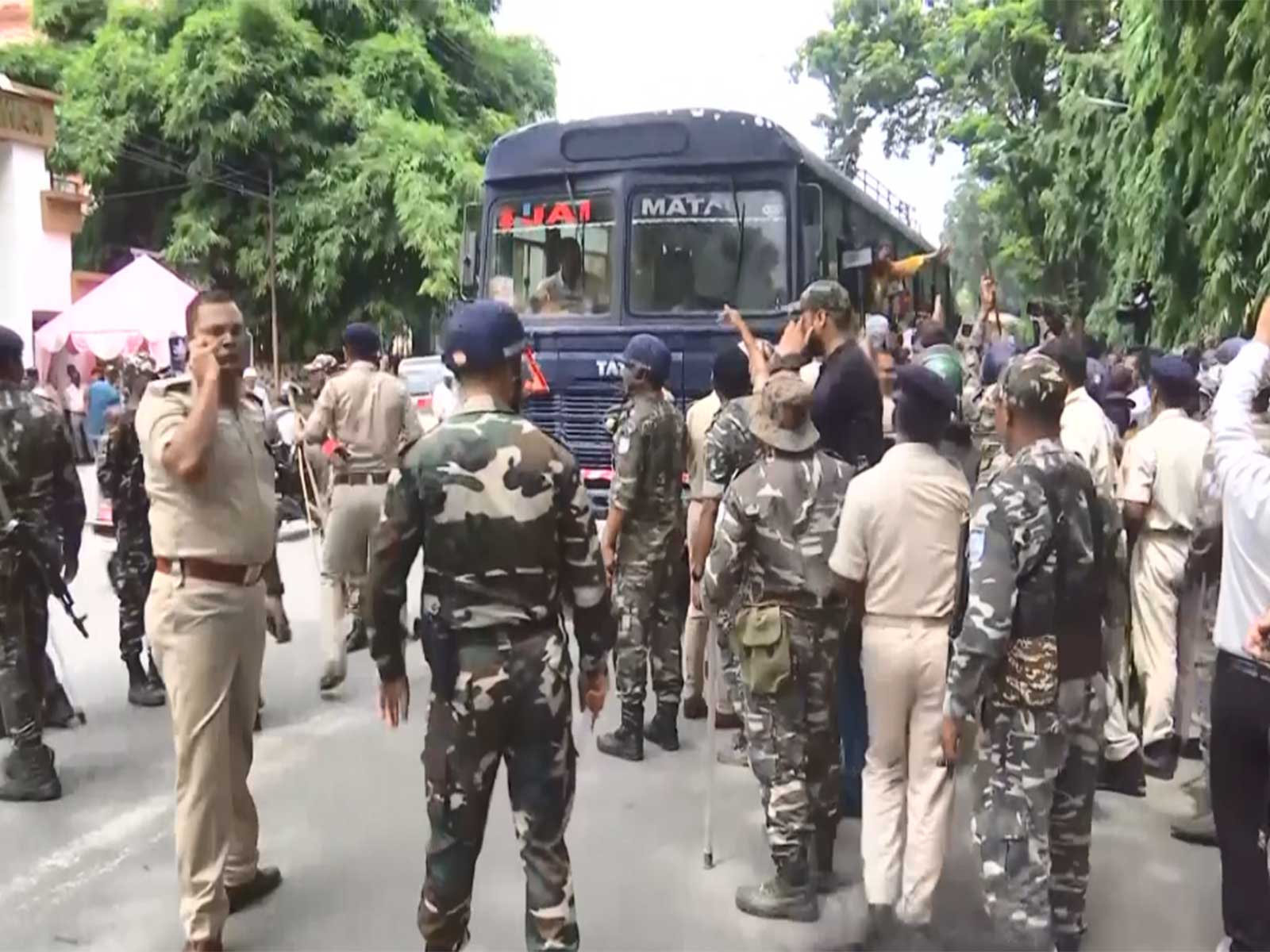 BJP leaders detained outside Jharkhand CM's residence (Photo/ANI) BJP leaders detained outside Jharkhand CM's residence (Photo/ANI)