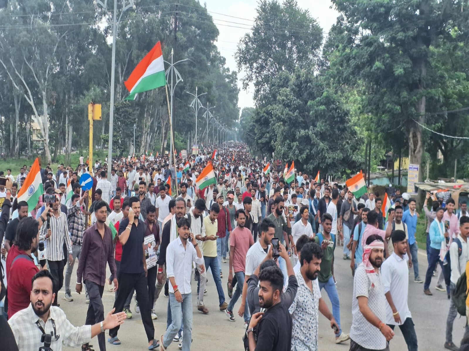 Student protesters gather near Jharkhand Vidhan Sabha (Photo/ANI)