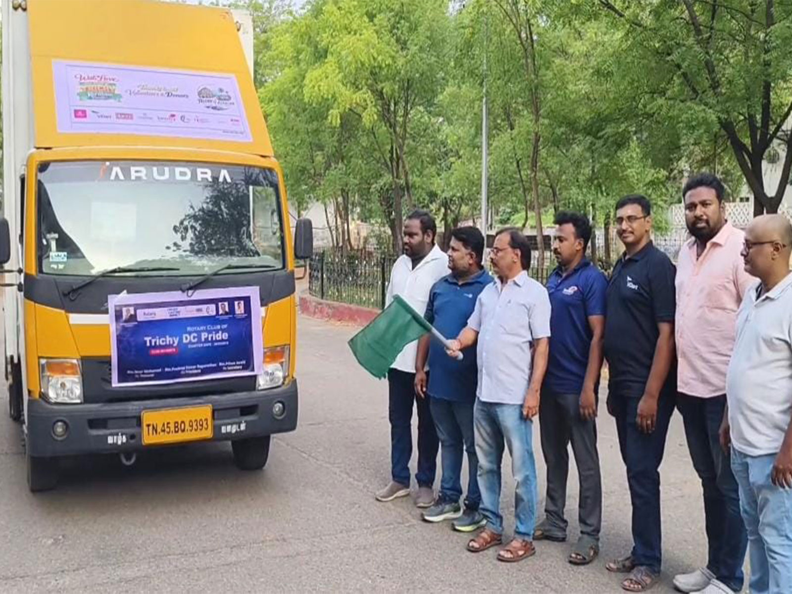 Nearly 10 tonnes of relief materials were sent to Keralam from Trichy (Photo/ANI)