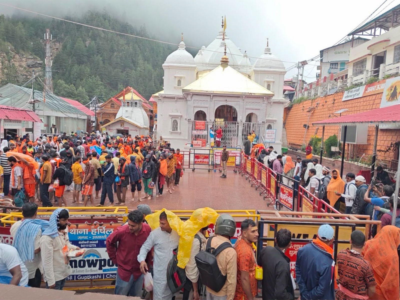 Large number of devotees gather at Gangotri Dham (Photo/ANI) Large number of devotees gather at Gangotri Dham (Photo/ANI)