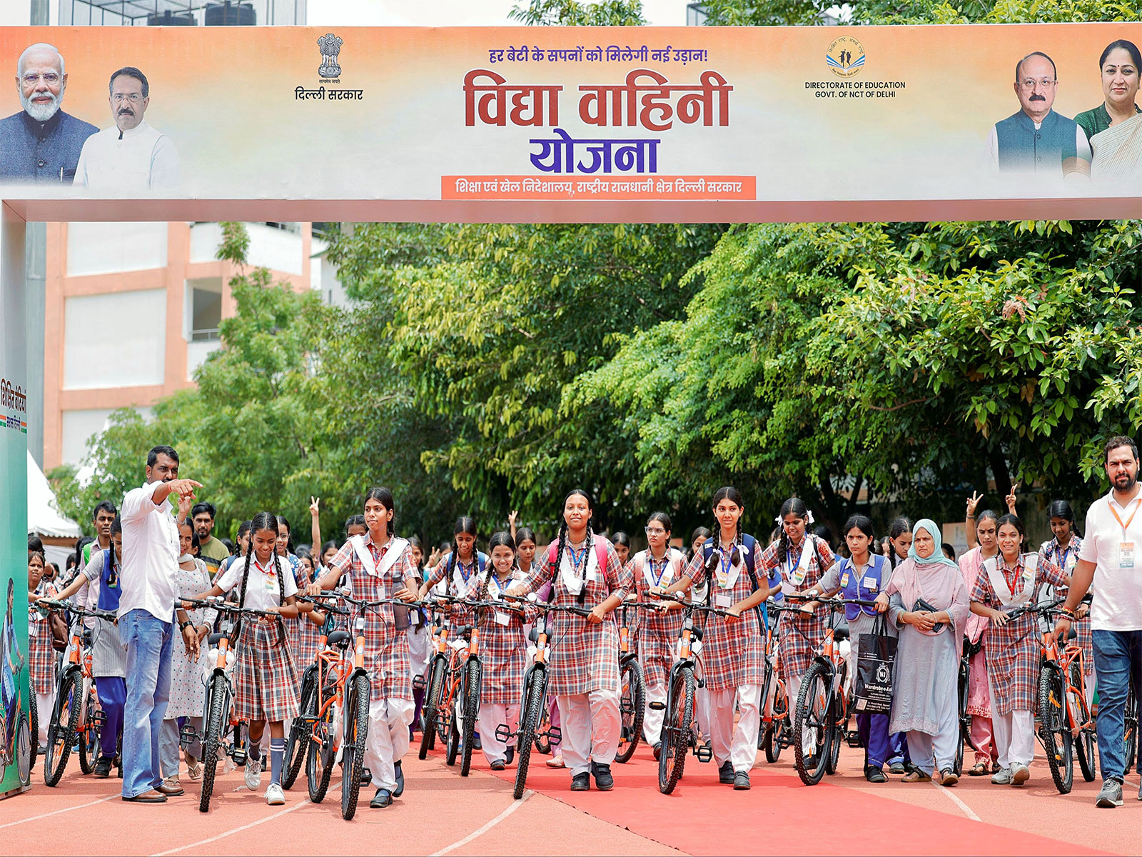 Students who received bicycles under 'Vidya Vahini Yojana' (Photo/ANI) Students who received bicycles under 'Vidya Vahini Yojana' (Photo/ANI)