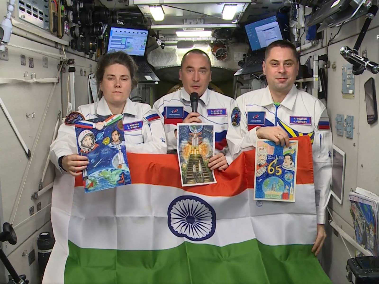Russian cosmonauts extend Independence Day greetings to India from the International Space Station. (Image Source: Roscosmos) Russian cosmonauts extend Independence Day greetings to India from the International Space Station. (Image Source: Roscosmos)