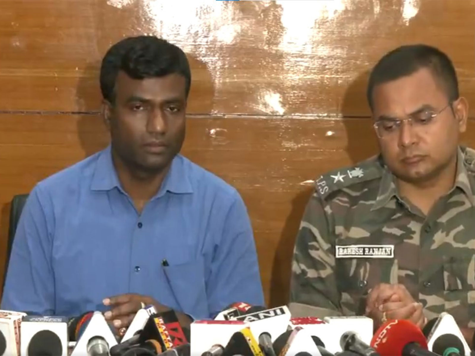 Ranchi DC Manjunath Bhajantri and SSP Rakesh Ranjan addresses press conference (Photo/ANI)