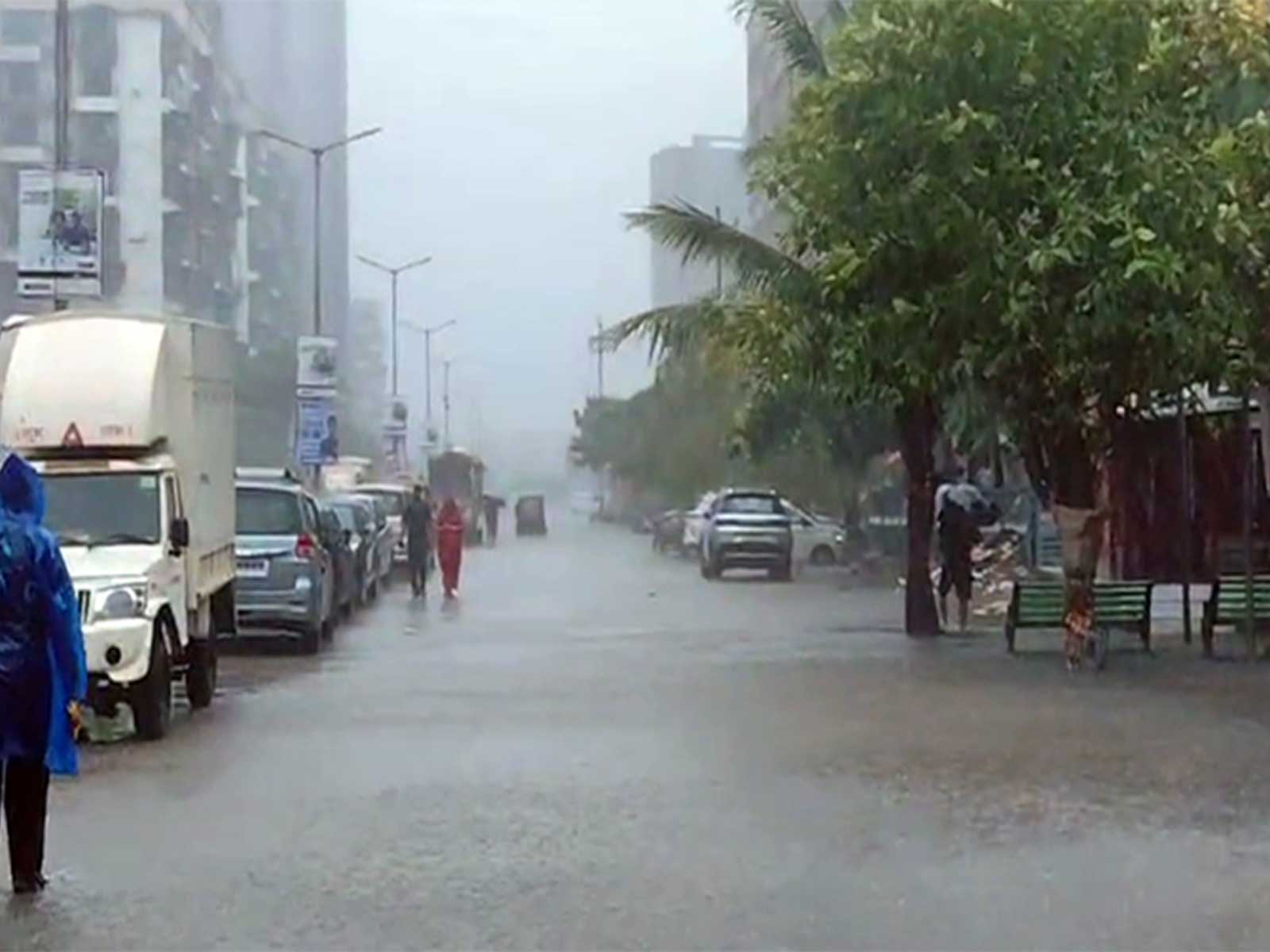 Mumbai is experiencing heavy rainfall for past few days (Photo/ANI) Mumbai is experiencing heavy rainfall for past few days (Photo/ANI)