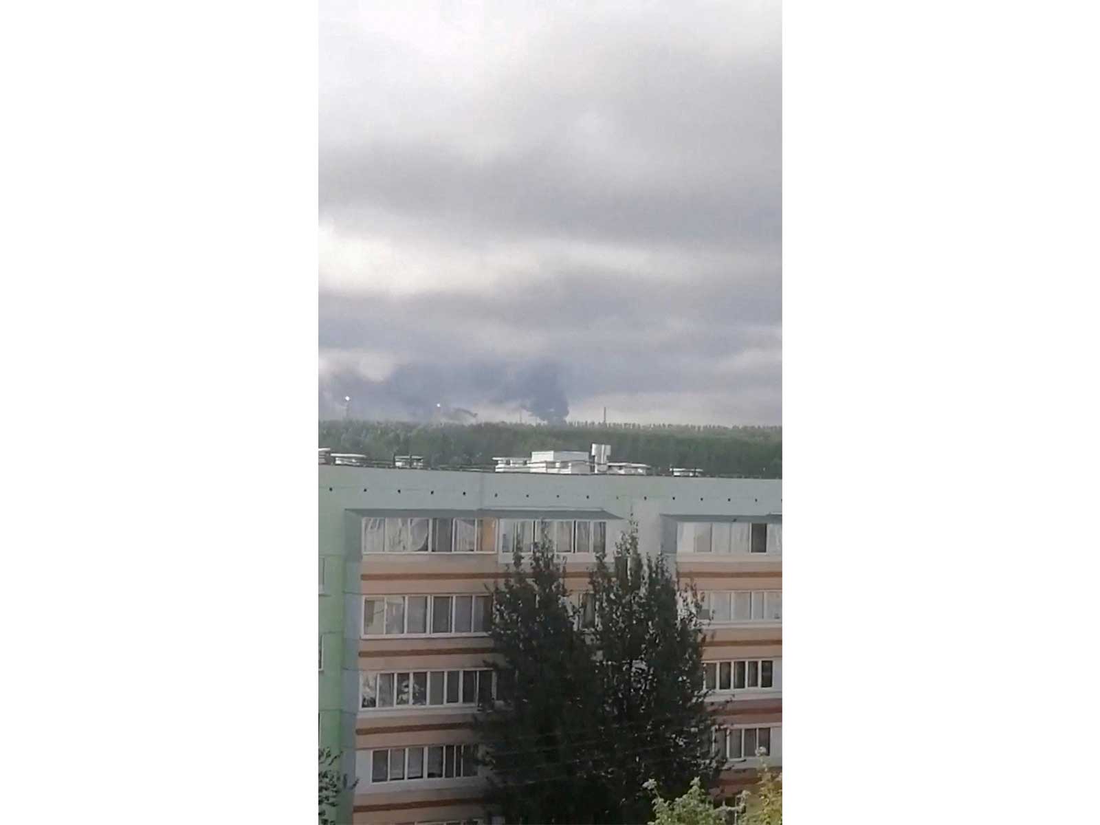 Smoke rises from an oil refinery after what authorities said was a Ukrainian drone attack in Nizhnekamsk, Tatarstan Region, Russia (Photo/Reuters via social media) Smoke rises from an oil refinery after what authorities said was a Ukrainian drone attack in Nizhnekamsk, Tatarstan Region, Russia (Photo/Reuters via social media)