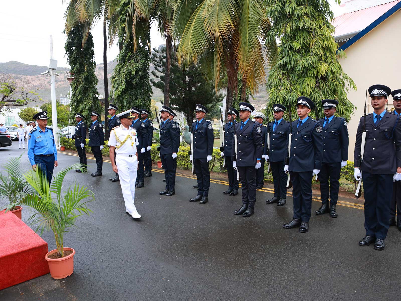 CNS Admiral Krishna Swaminathan pays visit to Mauritius (Photo/X@IndiannavyMedia) CNS Admiral Krishna Swaminathan pays visit to Mauritius (Photo/X@IndiannavyMedia)