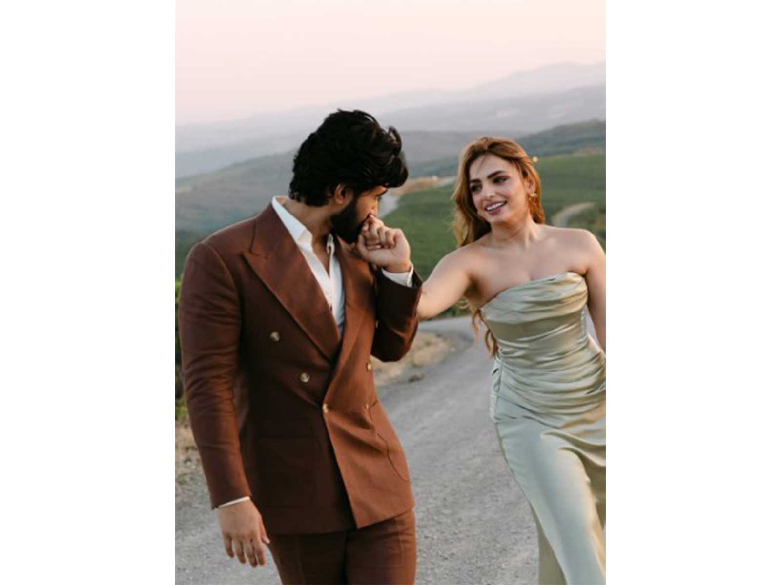 Sukriti Kakar with her beau (Image source: Sukriti's Instagram) Sukriti Kakar with her beau (Image source: Sukriti's Instagram)