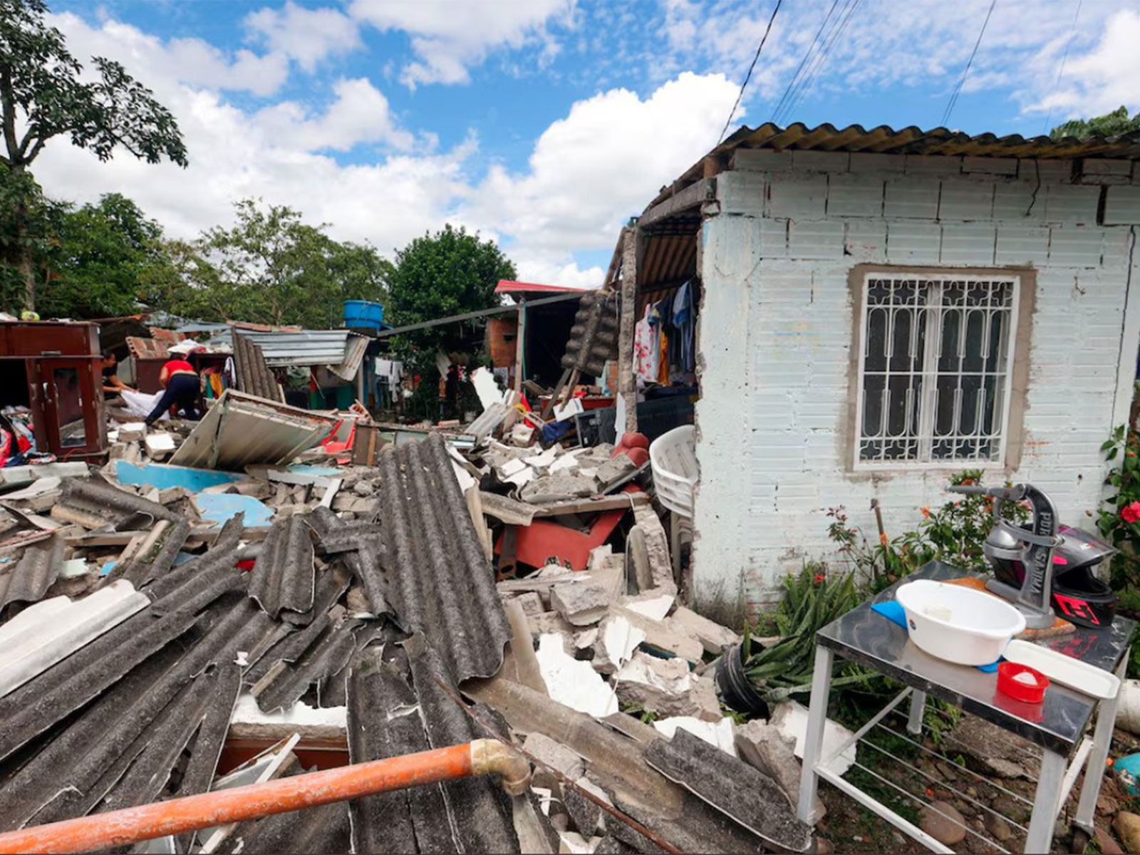 Scenes from Colombia after powerful quake (Photo/Reuters) Scenes from Colombia after powerful quake (Photo/Reuters)
