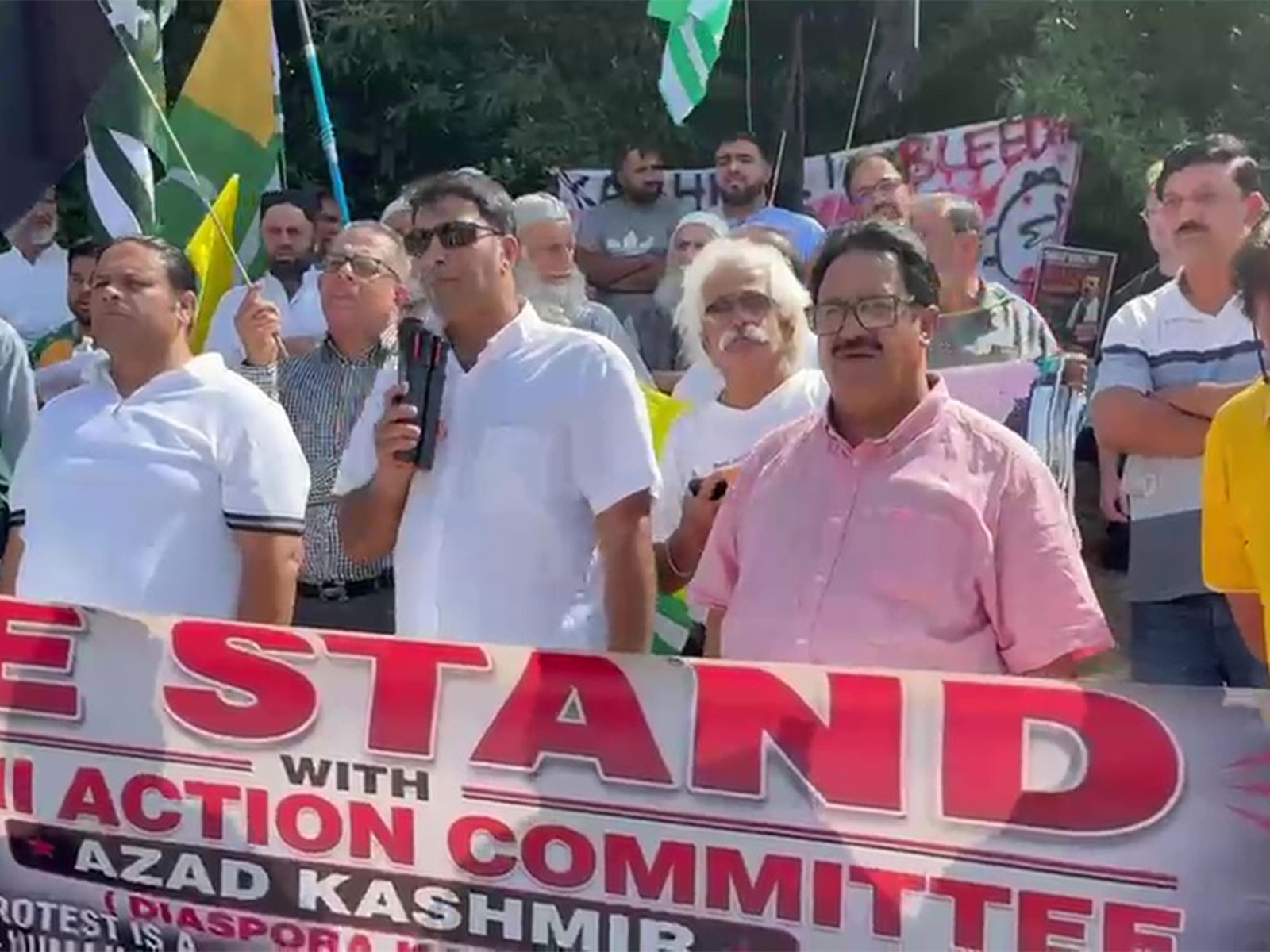 Kashmiri diaspora protests outside Pakistan consulate in Bradford over violence in PoJK (Photo/ANI)