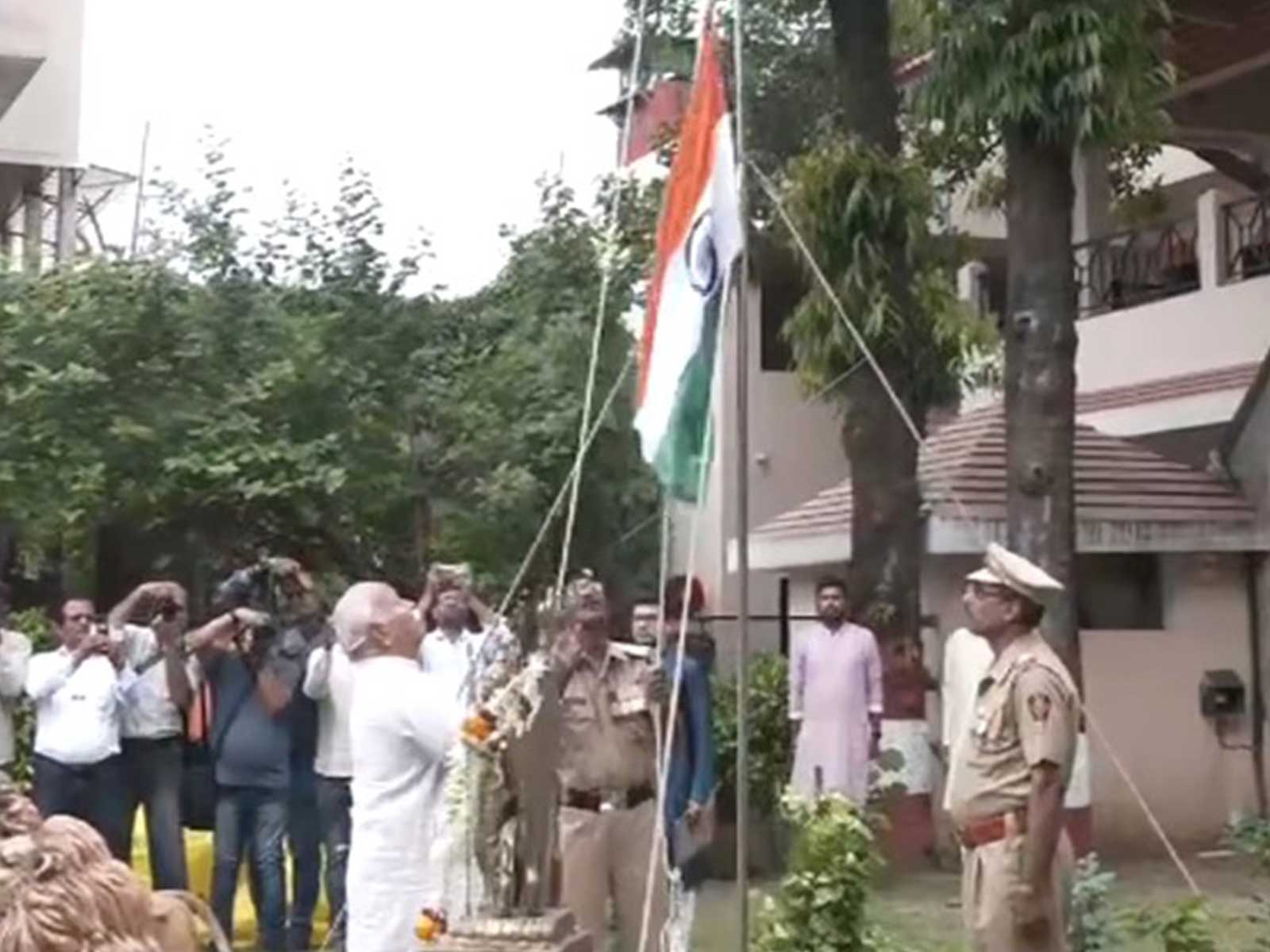 Mohan Bhagwat hoists National Flag at RSS headquarters (Photo/ANI) Mohan Bhagwat hoists National Flag at RSS headquarters (Photo/ANI)