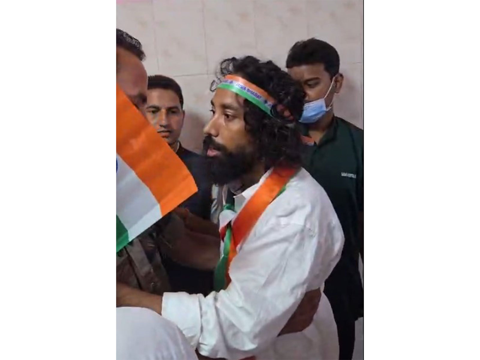 Police attempts to stop JLKM leader Devendra Nath Mahto from participating in a Tiranga Yatra at Jaipal Singh Munda Stadium, Ranchi (Photo/ANI) Police attempts to stop JLKM leader Devendra Nath Mahto from participating in a Tiranga Yatra at Jaipal Singh Munda Stadium, Ranchi (Photo/ANI)
