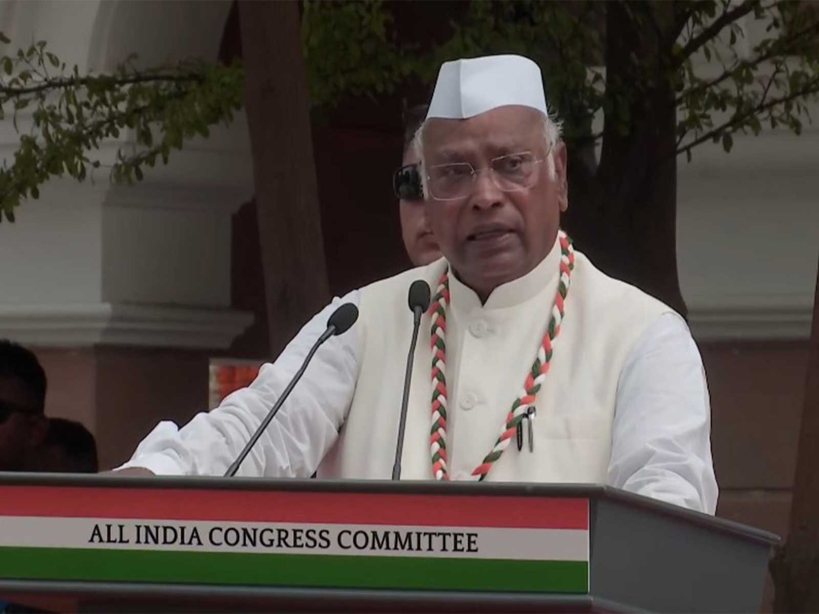 Congress president Mallikarjun Kharge (Photo/ANI) Congress president Mallikarjun Kharge (Photo/ANI)