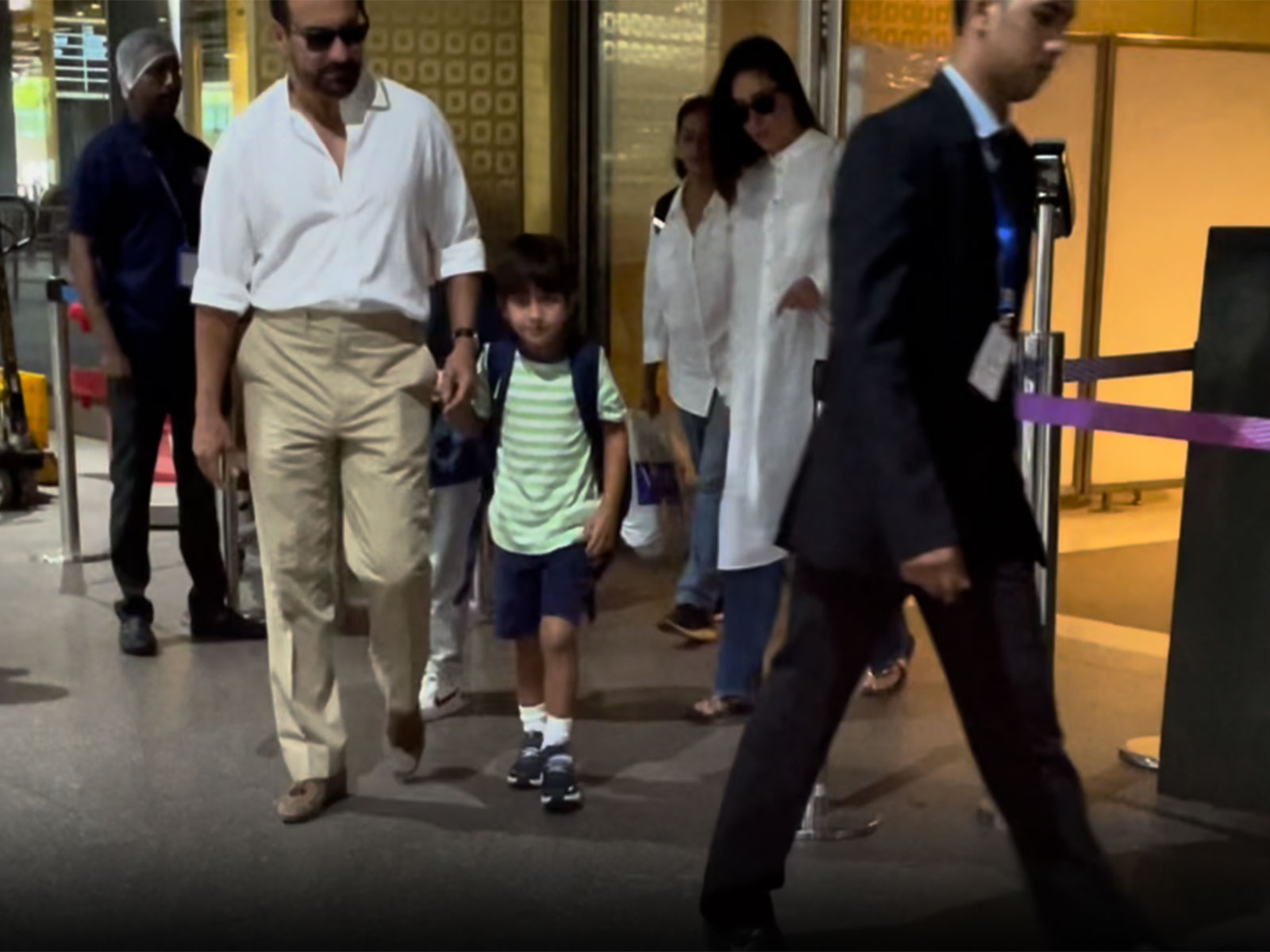 Saif and Kareena with thier kids (Photo/ANI)