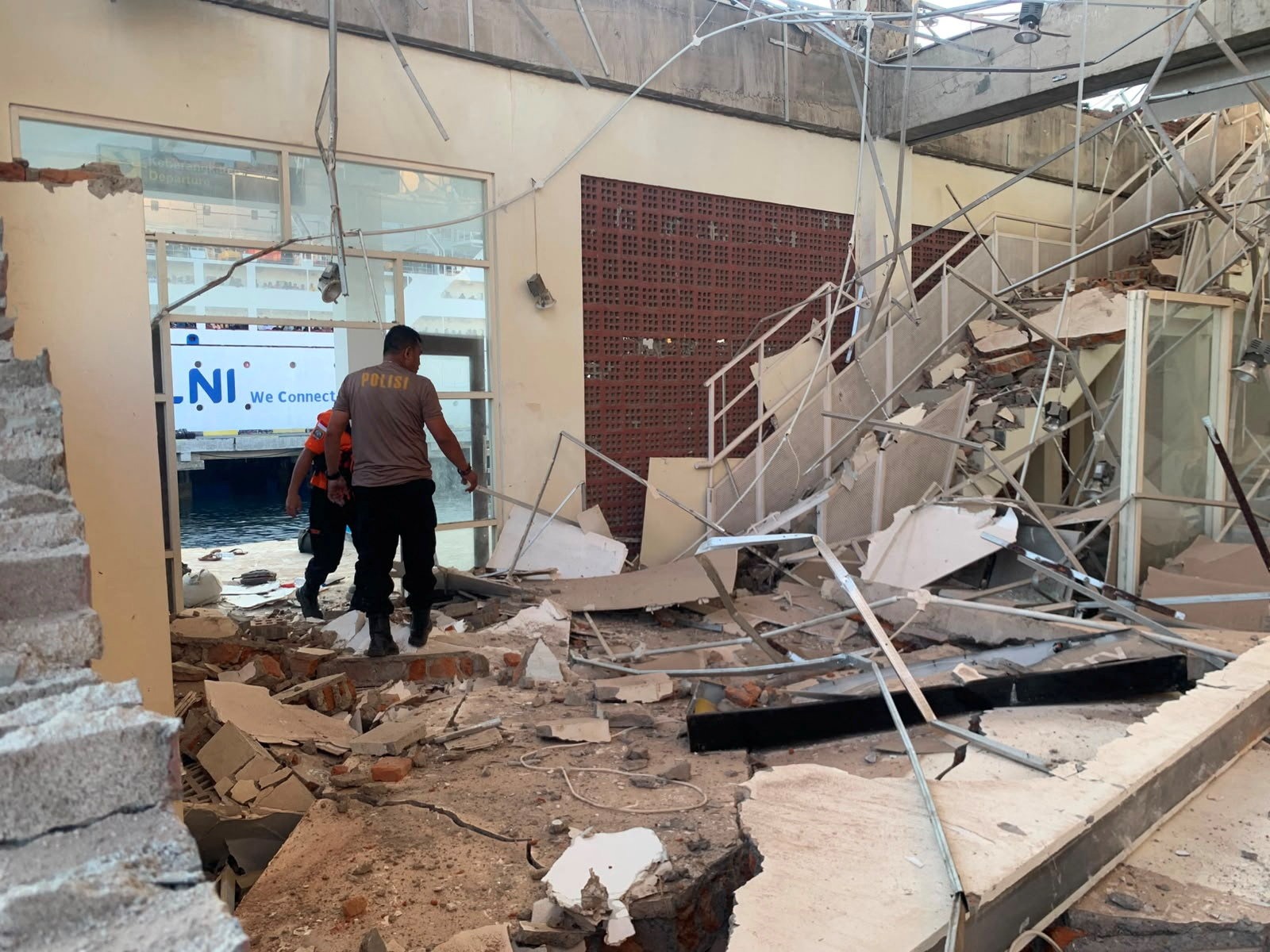 Visual of damage caused due to earthquake in Indonesia (Photo/Reuters) Visual of damage caused due to earthquake in Indonesia (Photo/Reuters)