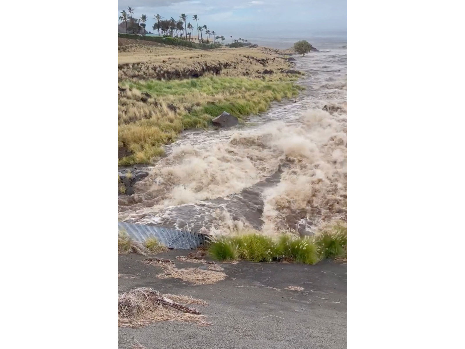 Tropical storm Lala begins to exit Hawaii, leaves over two lakh people&hellip;