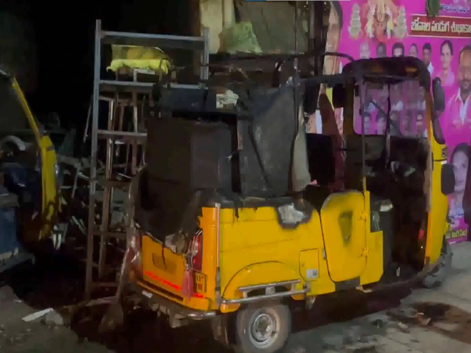 Charred auto-rickshaw (Photo: ANI) Charred auto-rickshaw (Photo: ANI)
