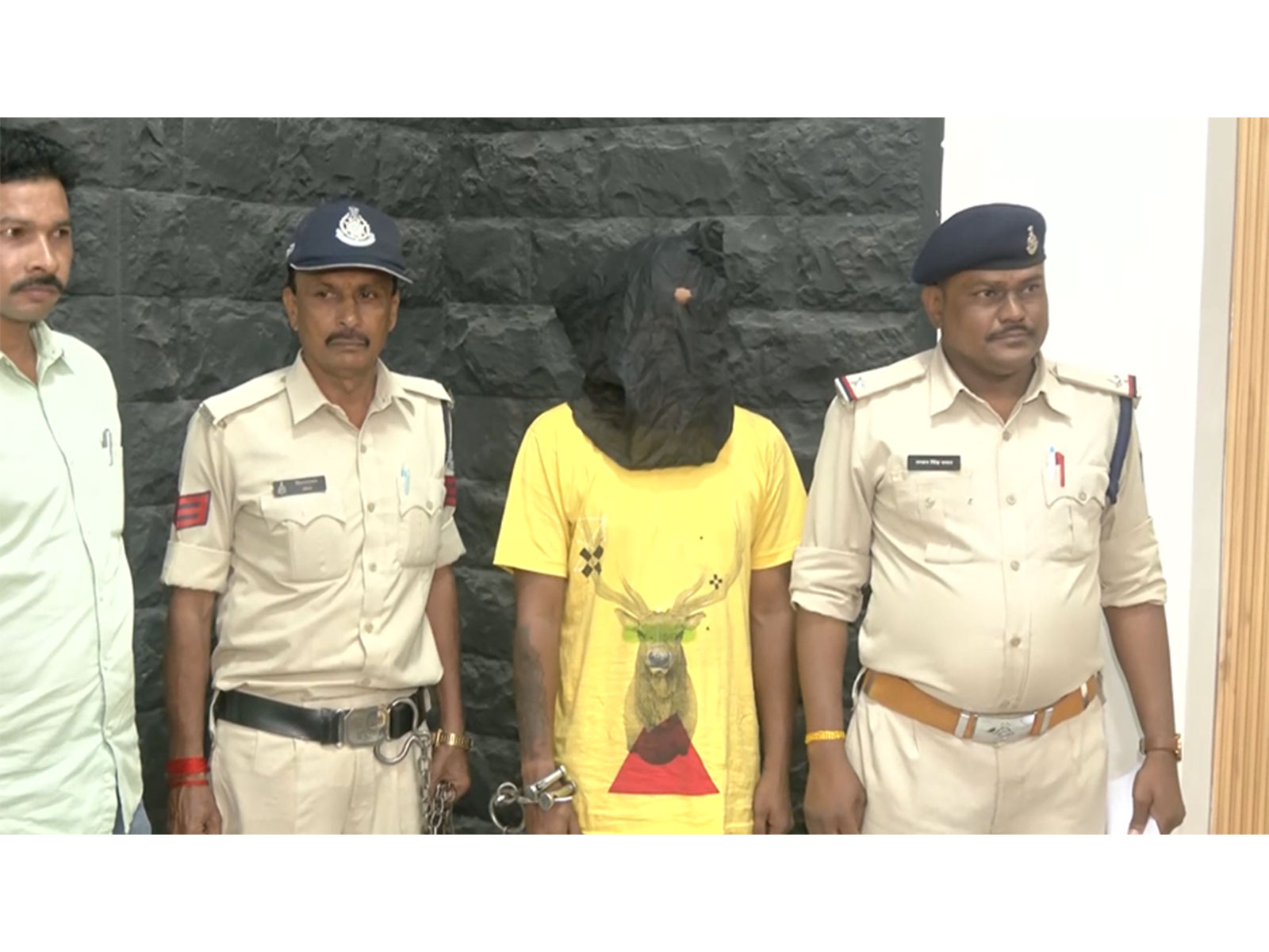 Accused in police custody (Photo / ANI) Accused in police custody (Photo / ANI)