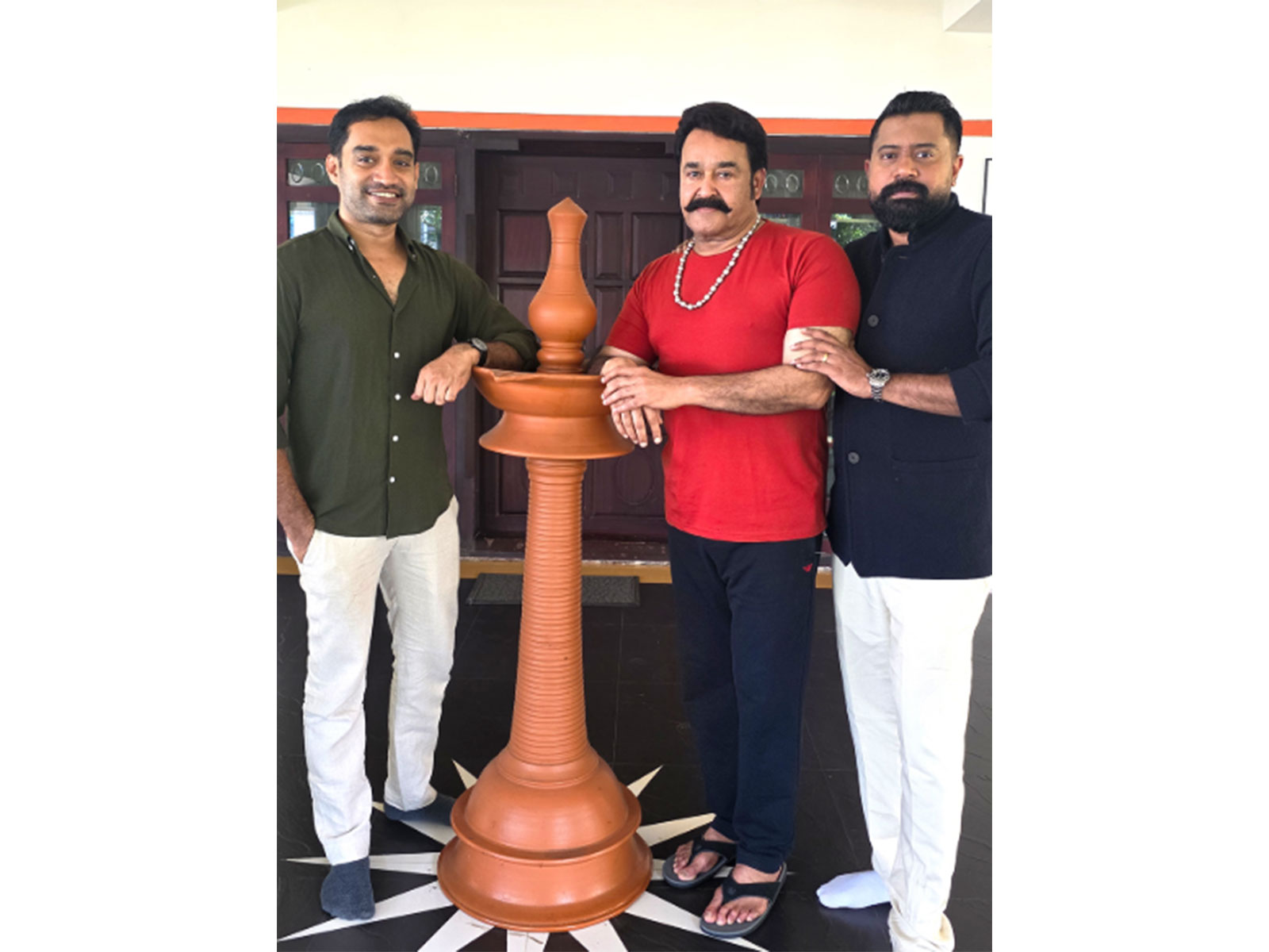 L-R Director Anoop Sathyan, Mohanlal and producer Binu George Alexander (Photo/X@Mohanlal) L-R Director Anoop Sathyan, Mohanlal and producer Binu George Alexander (Photo/X@Mohanlal)