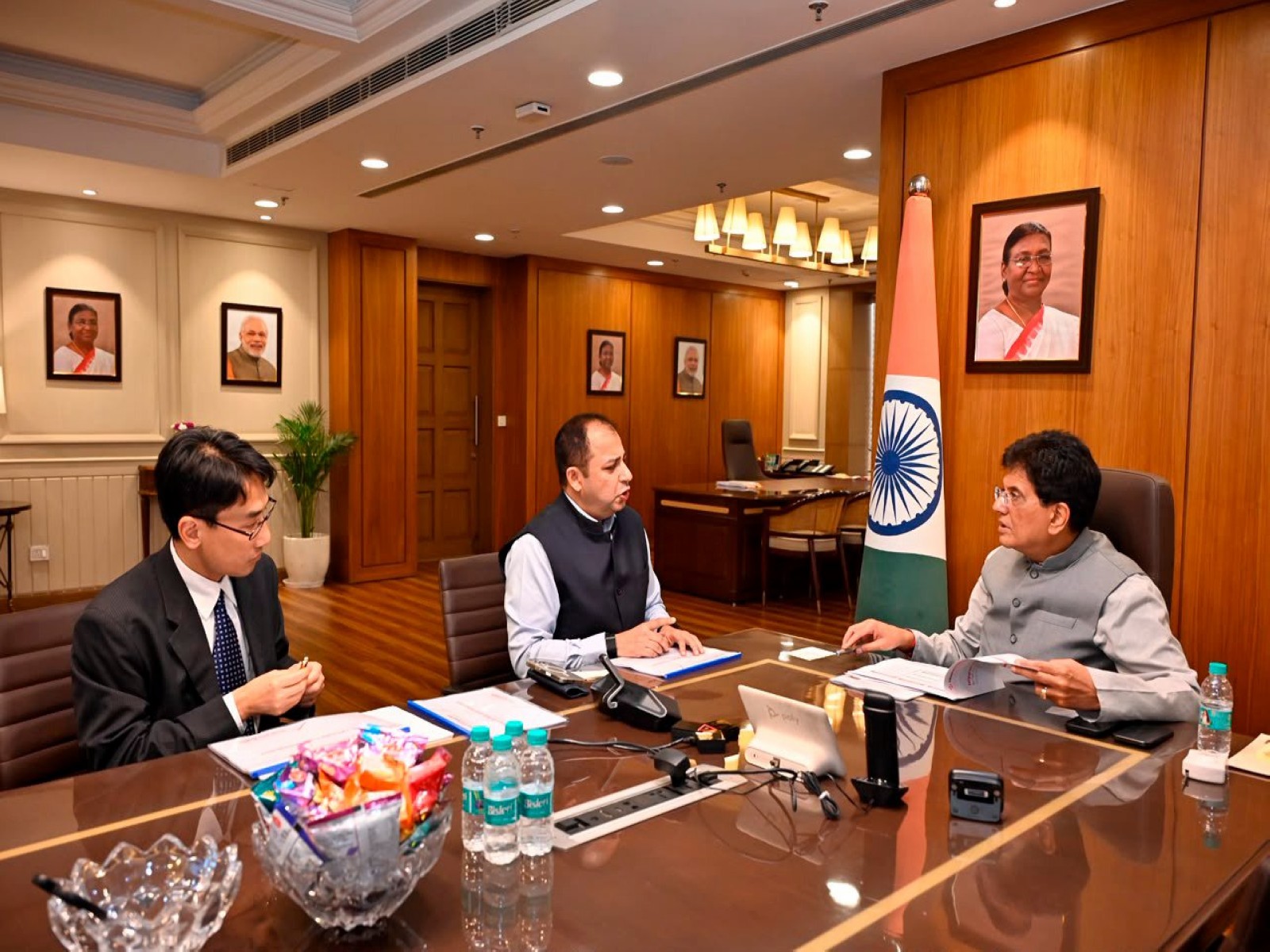 Union Minister Piyush Goyal meets Nippon Life India AMC CEO Sundeep Sikka (Photo/@PiyushGoyal) Union Minister Piyush Goyal meets Nippon Life India AMC CEO Sundeep Sikka (Photo/@PiyushGoyal)