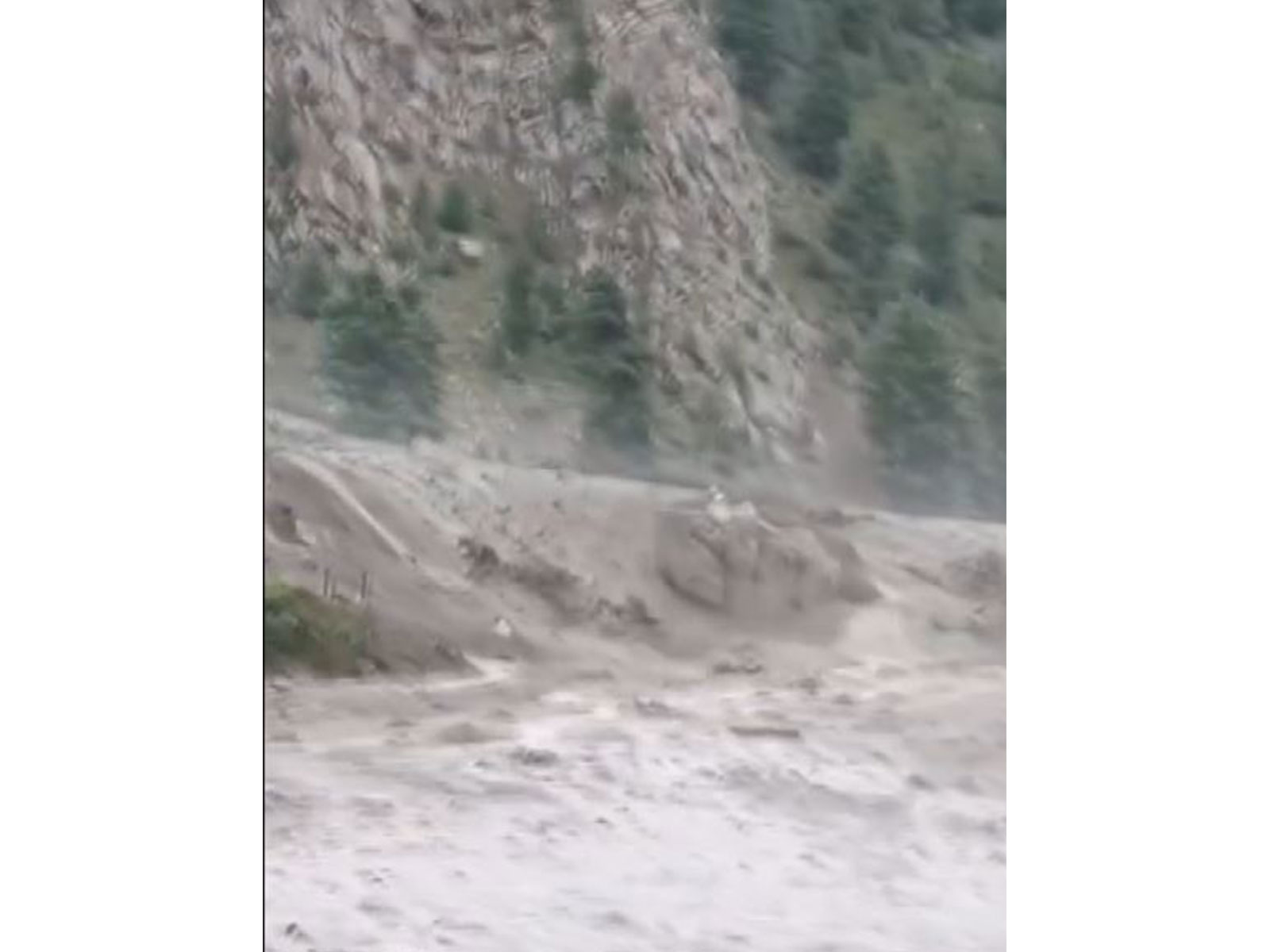 Flash flood triggered at Himachal pradesh Lahaul-Spiti district (Photo/ANI) Flash flood triggered at Himachal pradesh Lahaul-Spiti district (Photo/ANI)