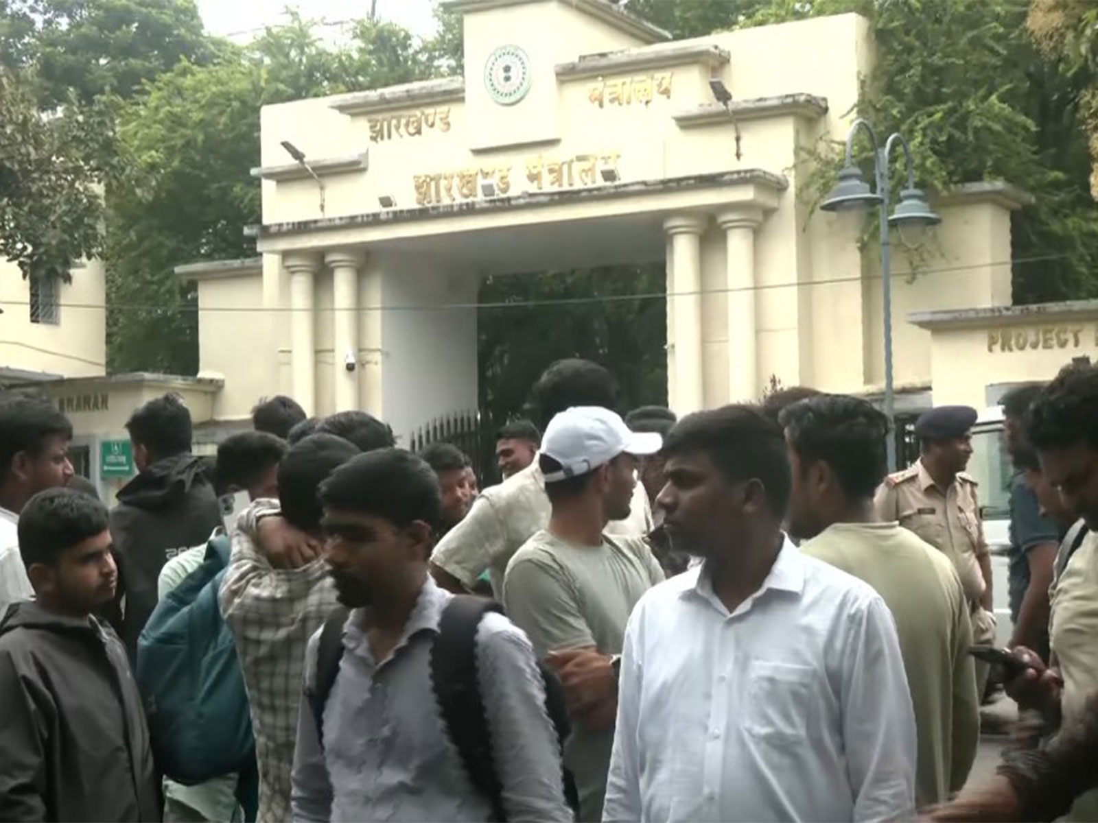 JSSC CGL-qualified candidates protest in Ranchi (Photo/ANI) JSSC CGL-qualified candidates protest in Ranchi (Photo/ANI)