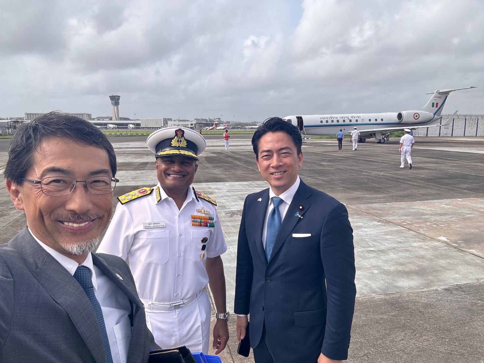 Japanese Ambassador Keiichi Ono (left) and Indian Navy Chief Admiral Krishna Swaminathan welcome Japanese Defence Minister Shinjirō Koizumi in Mumbai on Wednesday. (Photo: X/@JapanAmbIndia)