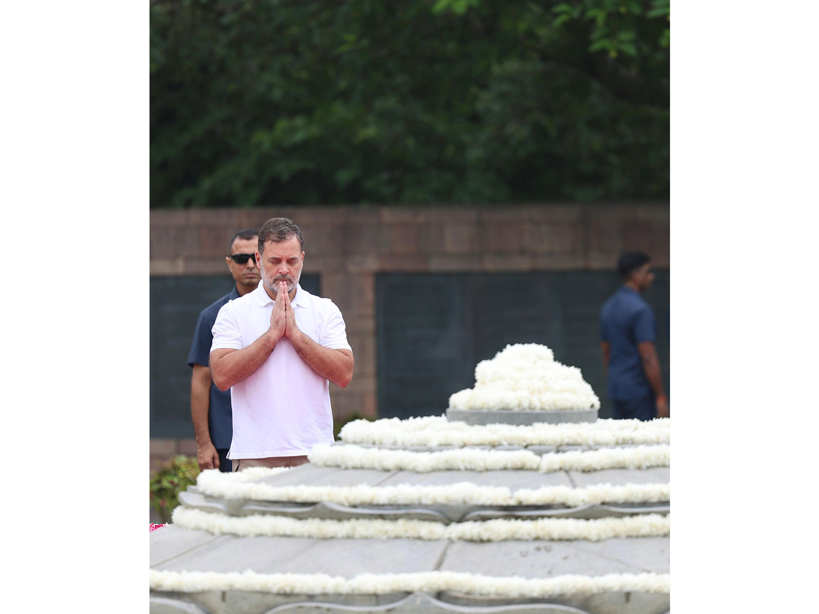 Rahul Gandhi paid tributes to Rajiv Gandhi at his memorial, Veer Bhumi (Photo/@RahulGandhi) Rahul Gandhi paid tributes to Rajiv Gandhi at his memorial, Veer Bhumi (Photo/@RahulGandhi)