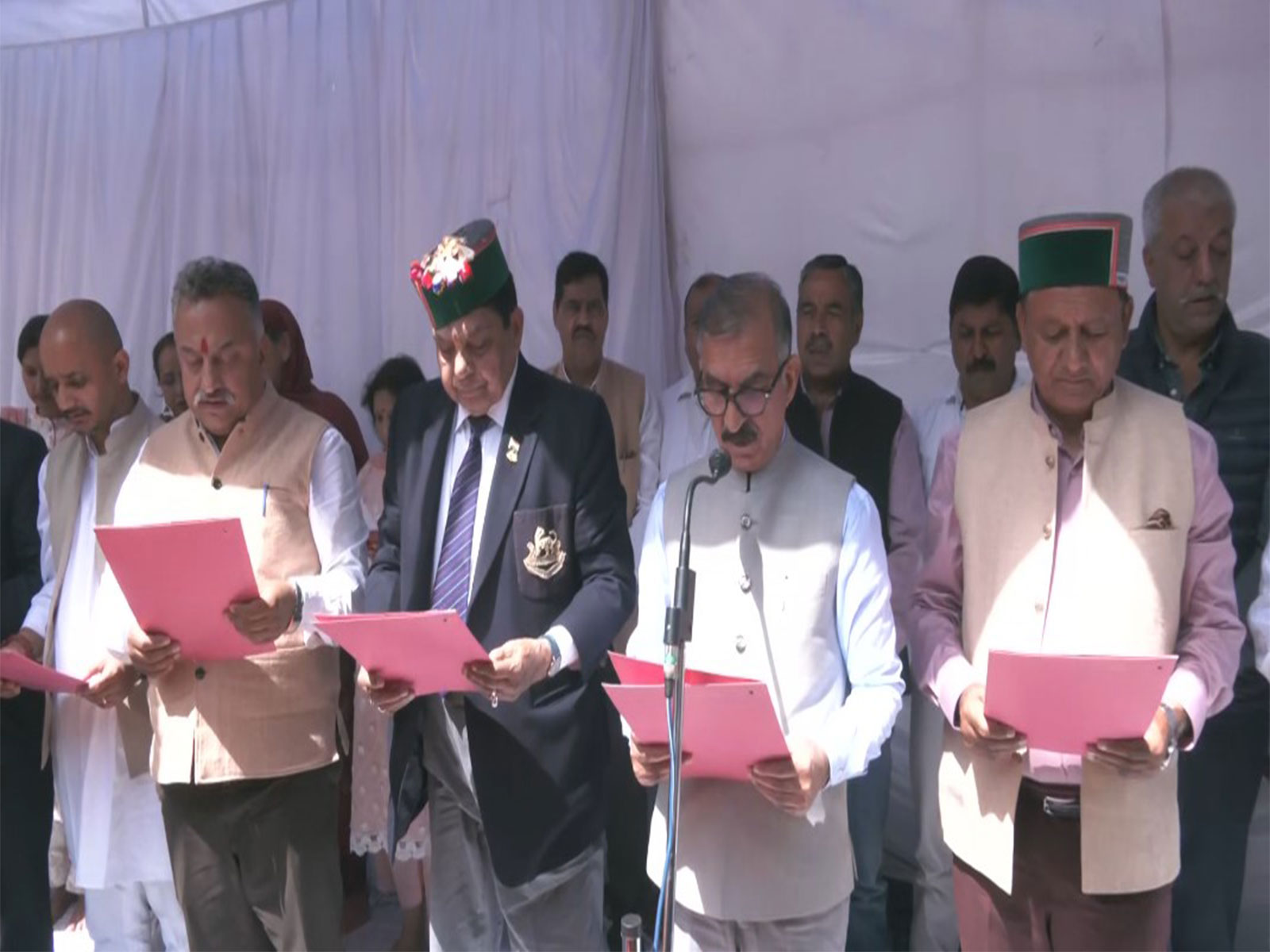 CM Sukhu pays tribute to Rajiv Gandhi on his birth anniversary  (Photo/ANI)