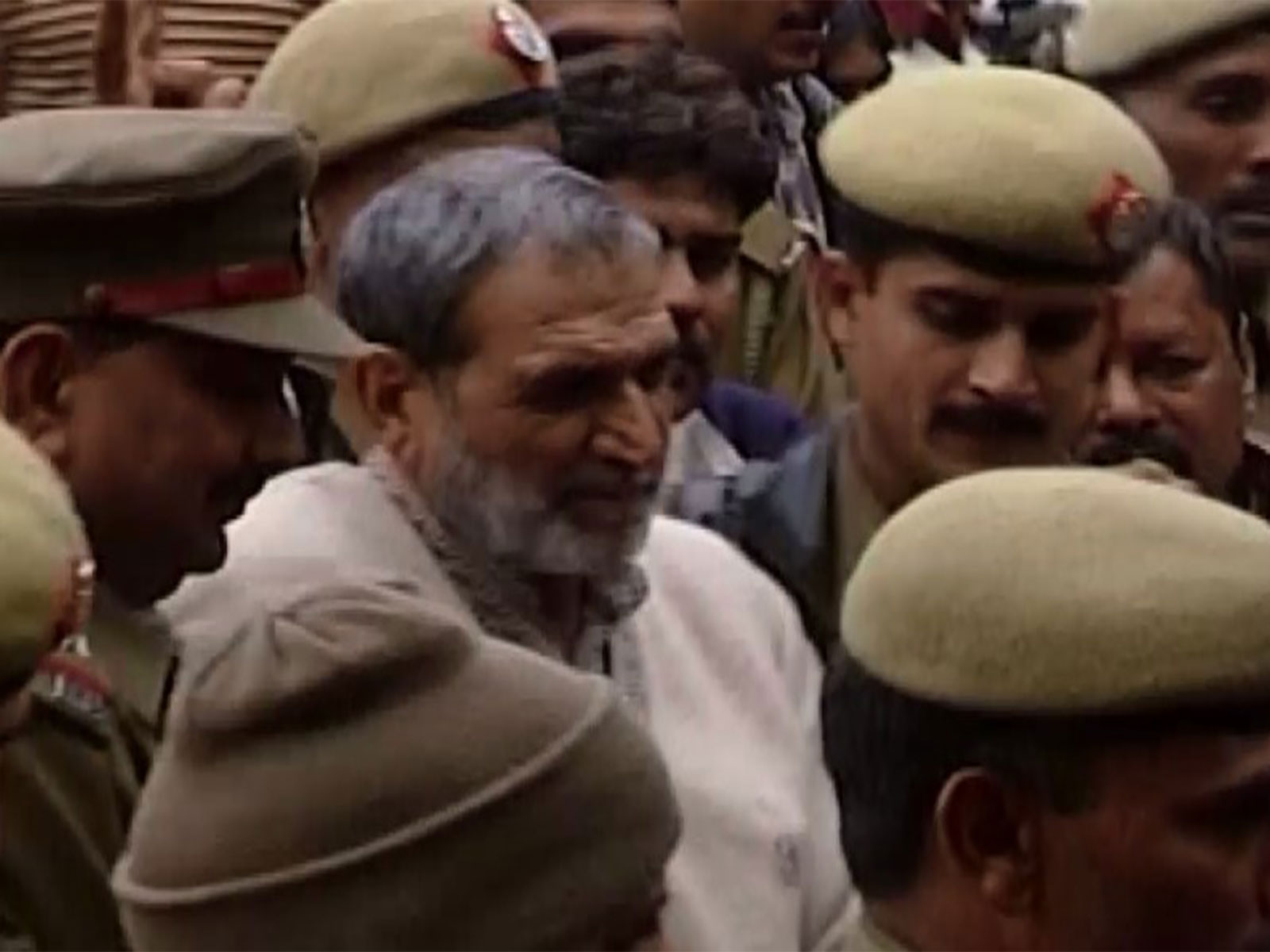 Sajjan Kumar while being produced inside court (File photo/ANI)
