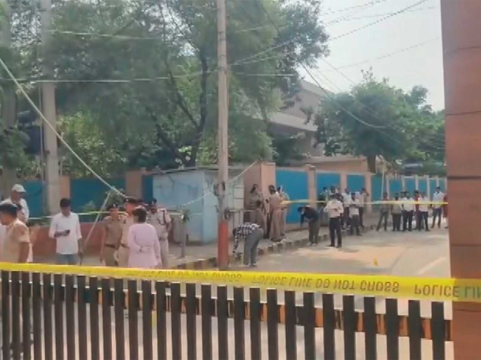 Visual from outside Hisar court (Photo/ANI)