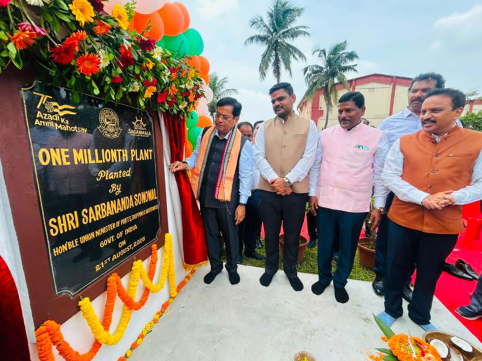 Sarbananda Sonowal at Paradip port (Photo:X/Sarbananda Sonowal) Sarbananda Sonowal at Paradip port (Photo:X/Sarbananda Sonowal)