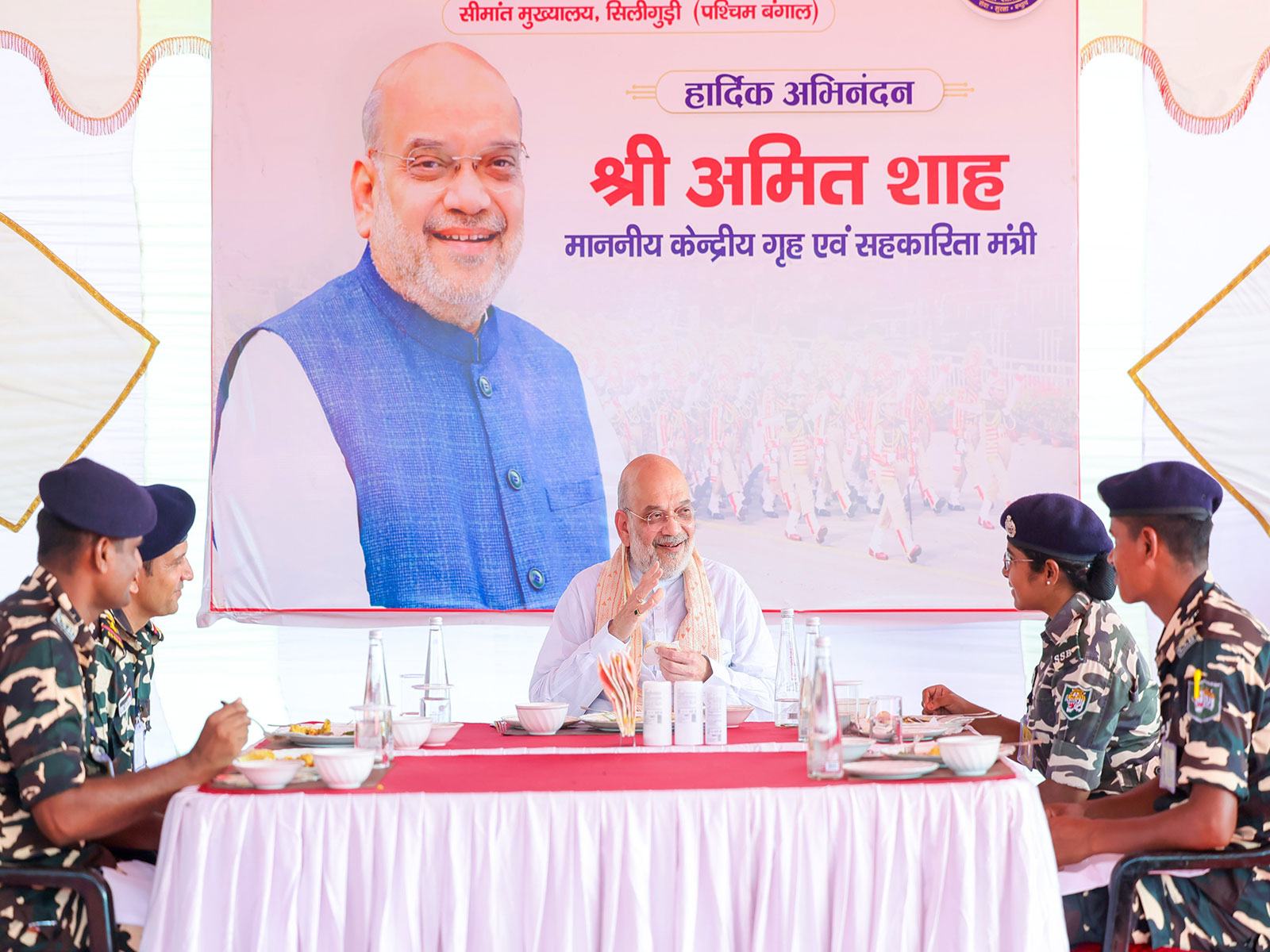 Union Minister Amit Shah joins Sashastra Seema Bal personnel for ‘Bada Khana’ (Photo/@AmitShah)