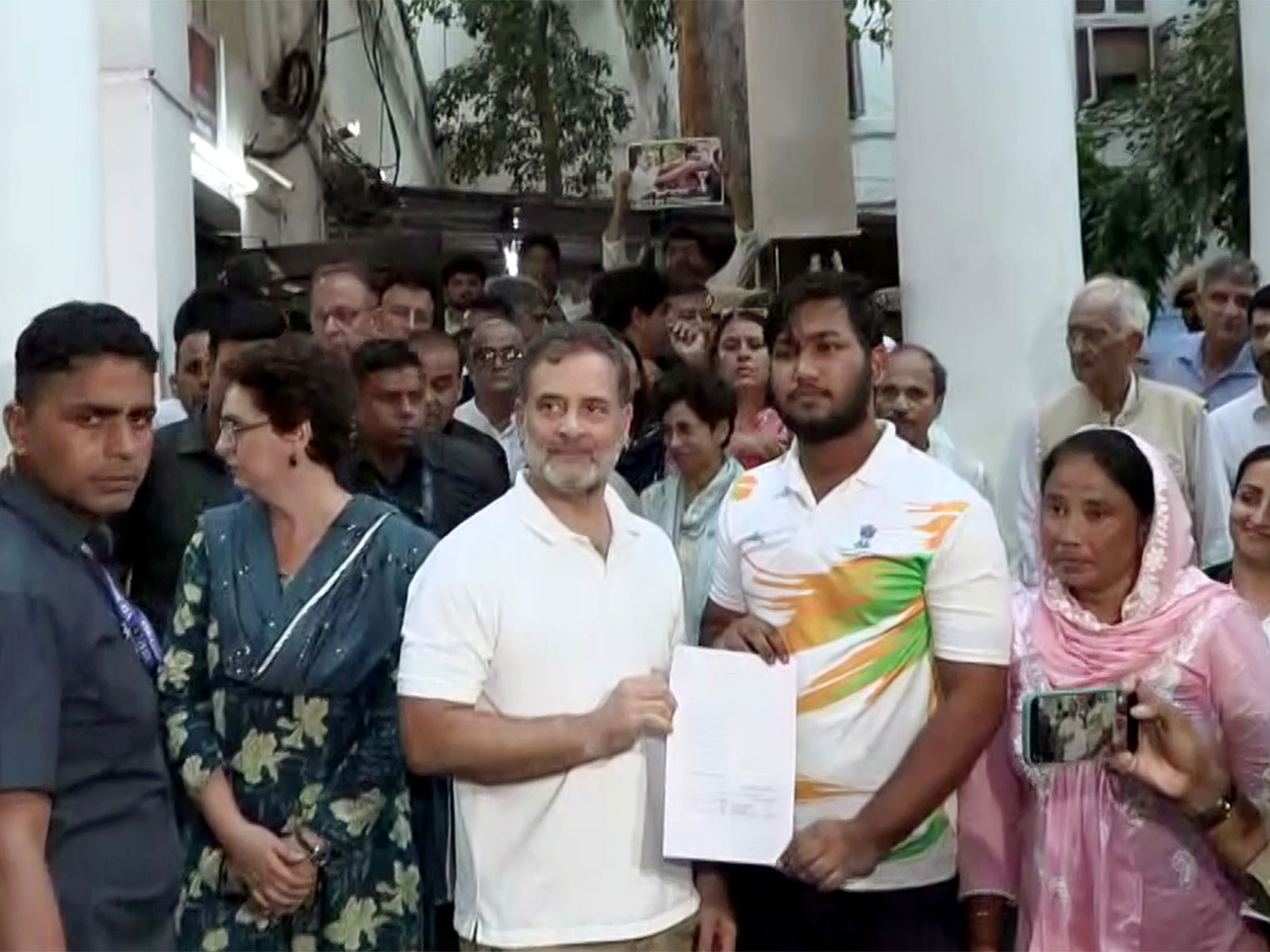 Rahul Gandhi with pellet gun shelling victim Sahil Lochab (Photo/ANI) Rahul Gandhi with pellet gun shelling victim Sahil Lochab (Photo/ANI)